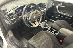 valkoinen Kia Ceed 2019 kuva 3.