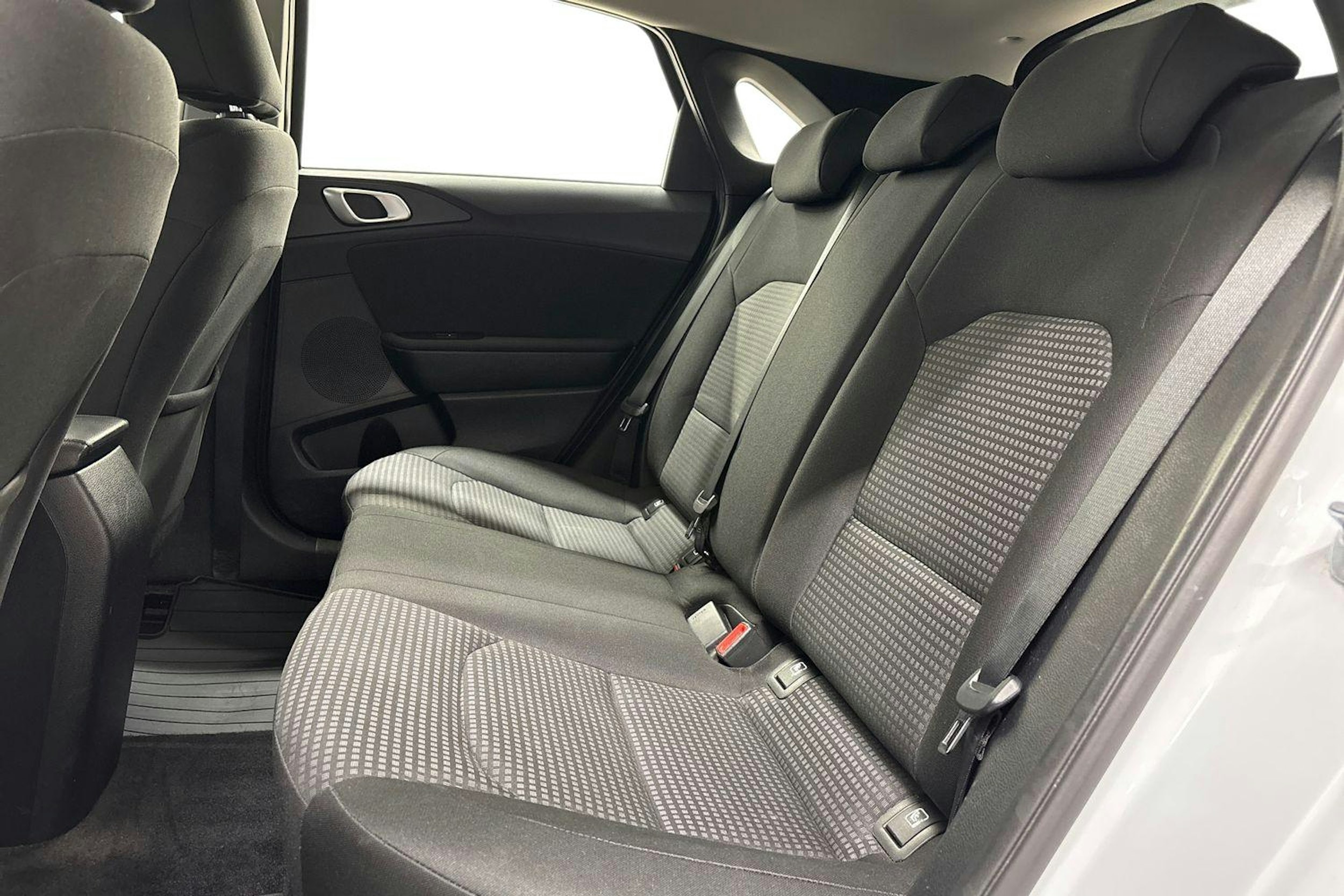 valkoinen Kia Ceed 2020 kuva 10.