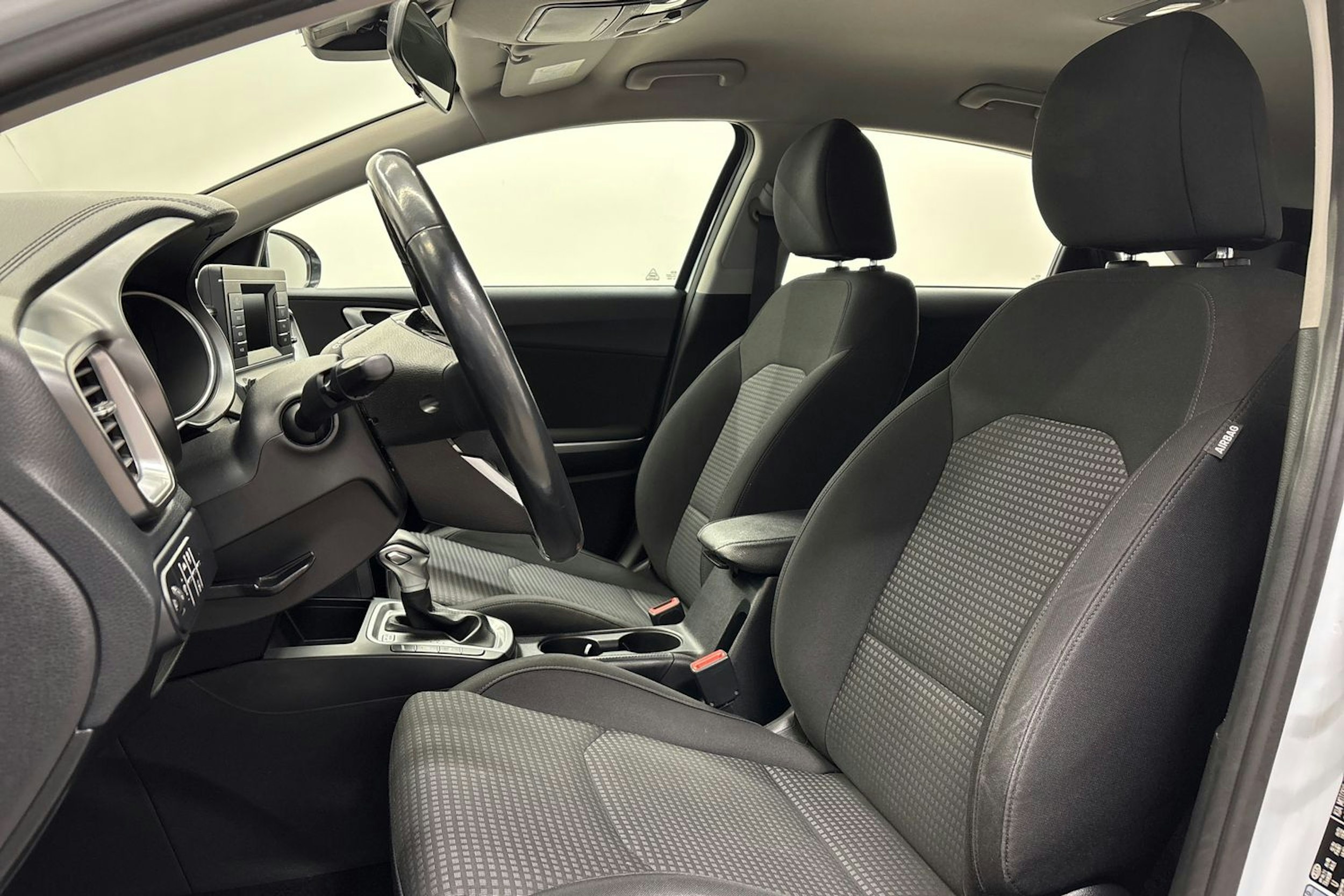 valkoinen Kia Ceed 2020 kuva 14.