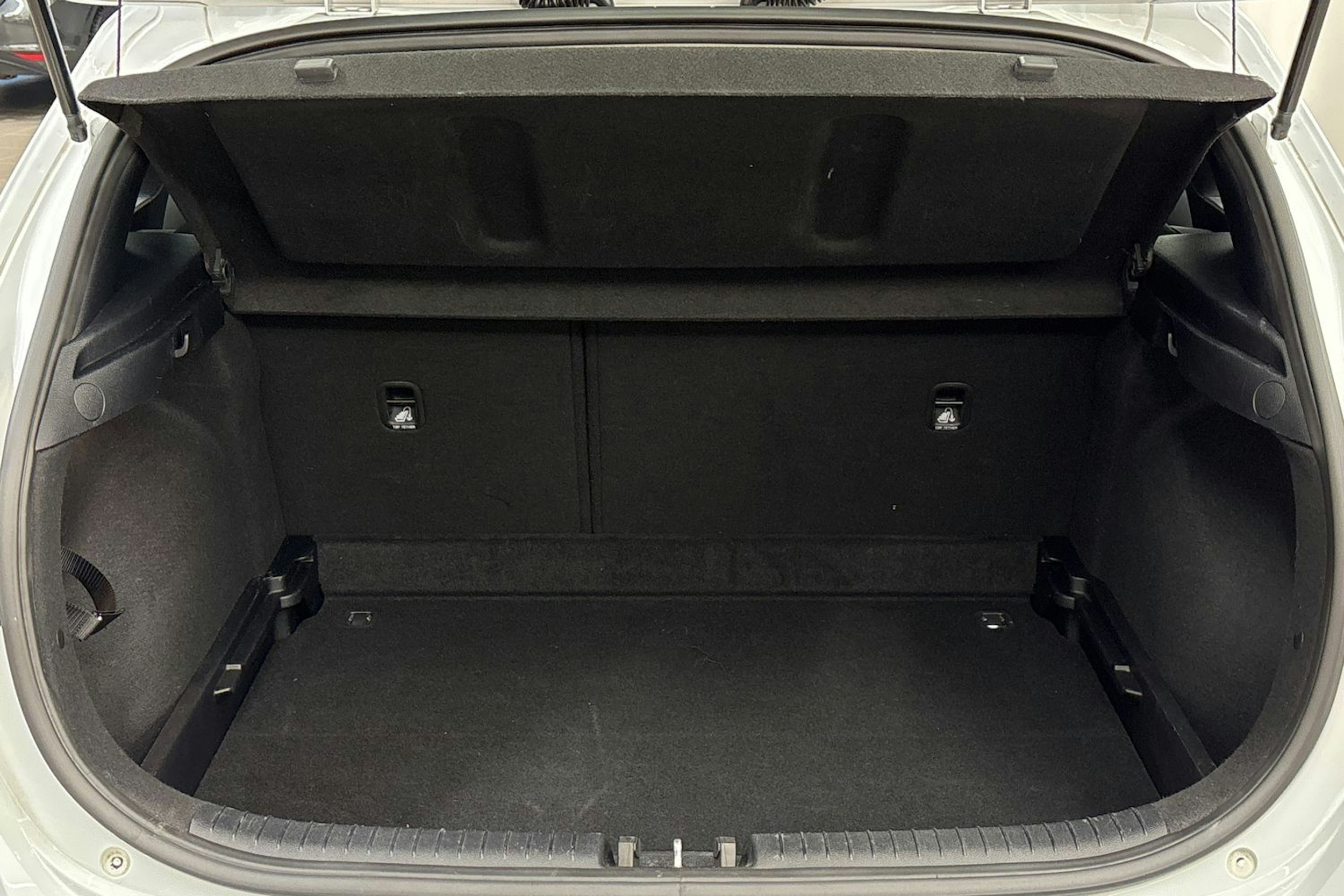 valkoinen Kia Ceed 2020 kuva 22.