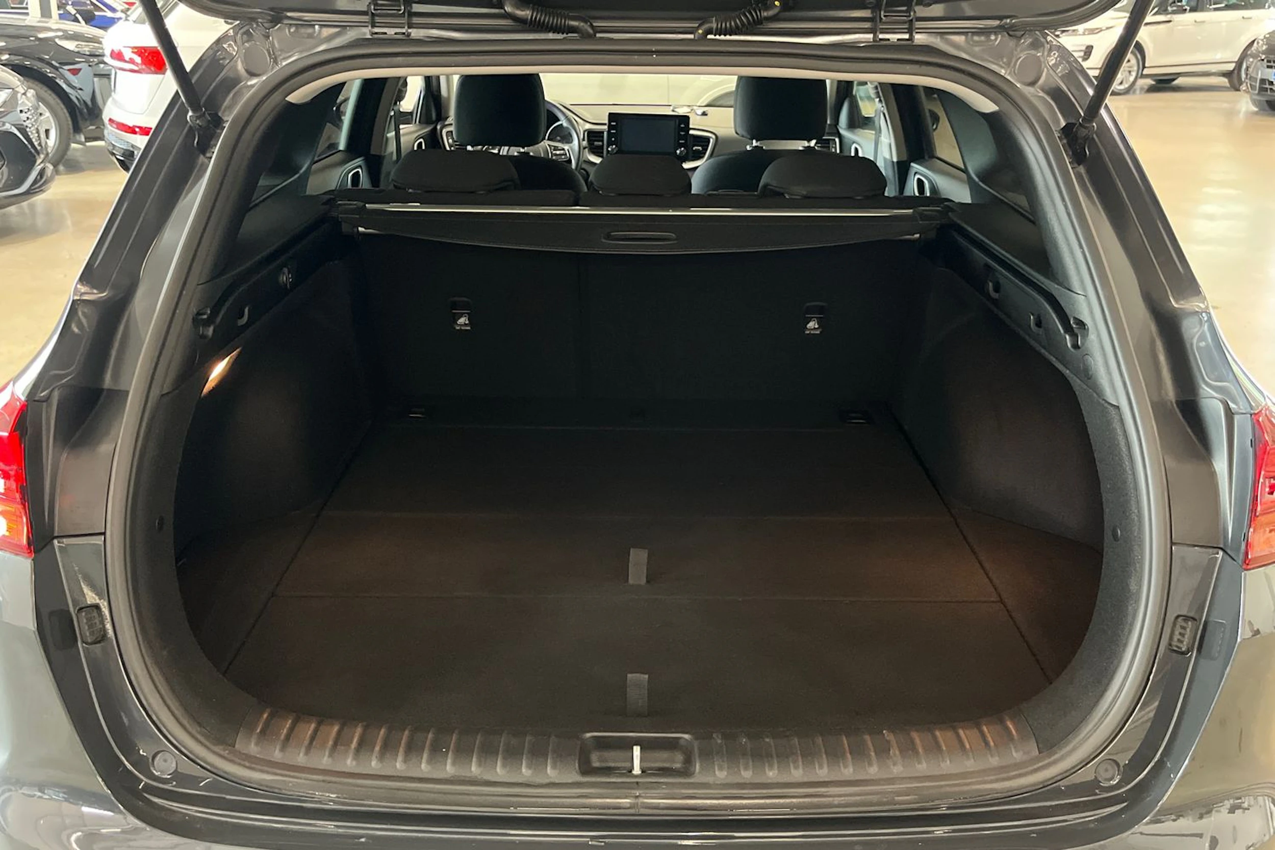 harmaa Kia Ceed 2020 kuva 28.