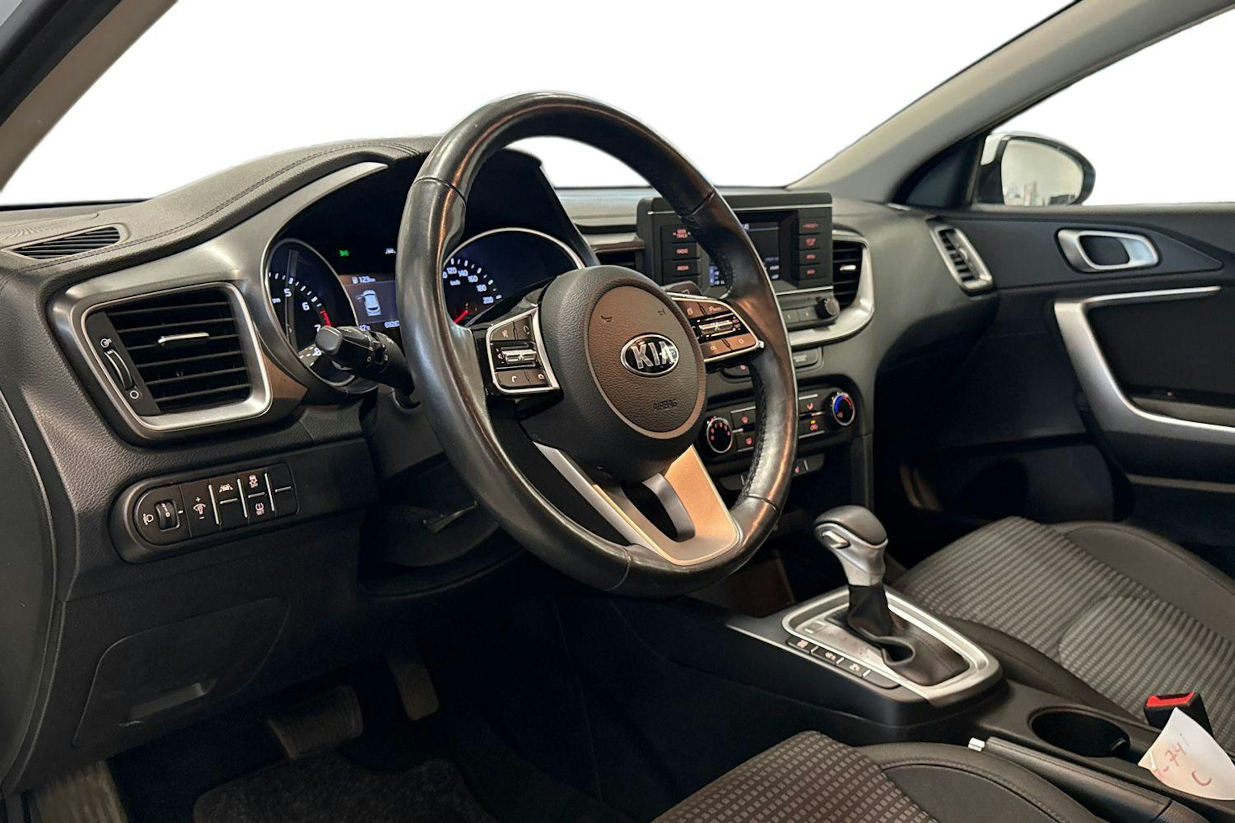 valkoinen Kia Ceed 2021 kuva 6.