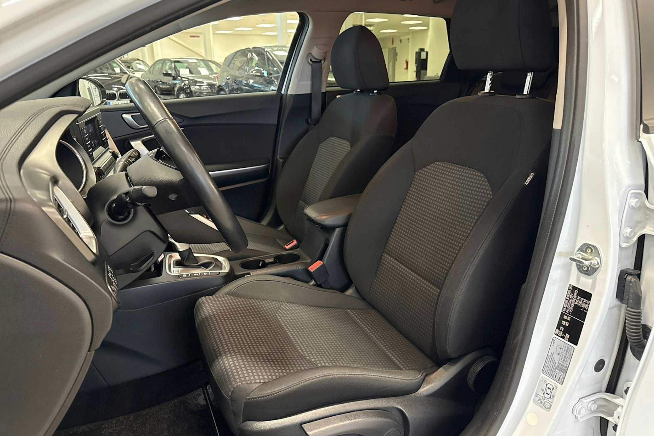 valkoinen Kia Ceed 2021 kuva 20.