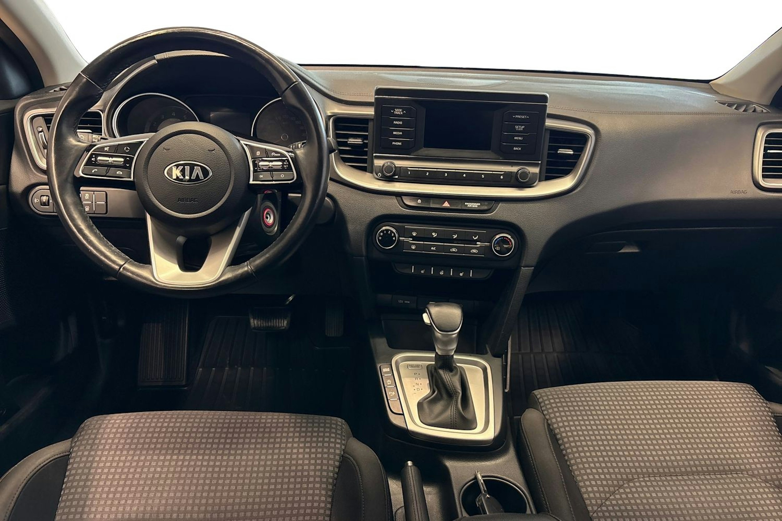 Punainen Kia ceed 2021 kuva 9.