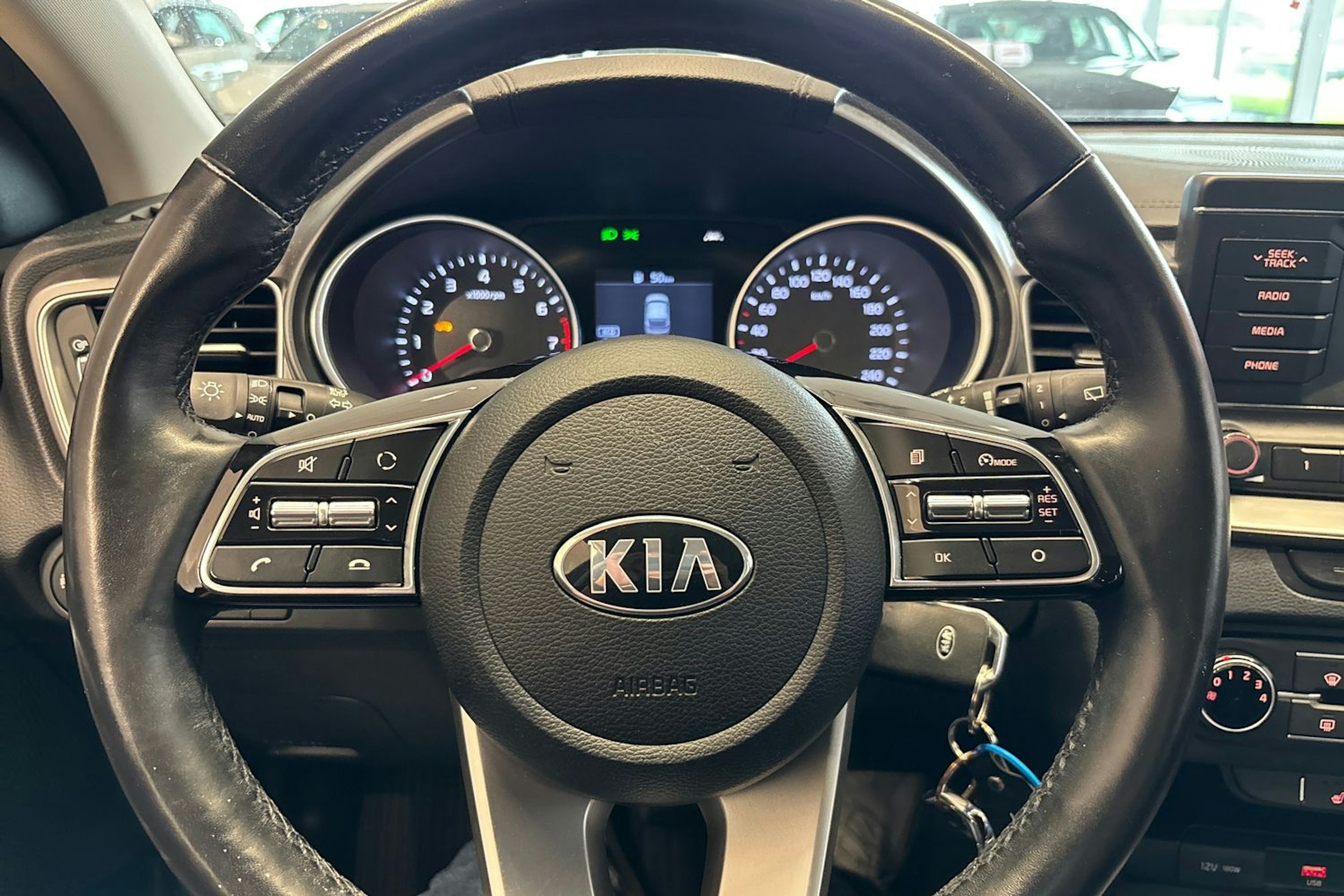 Punainen Kia ceed 2021 kuva 14.