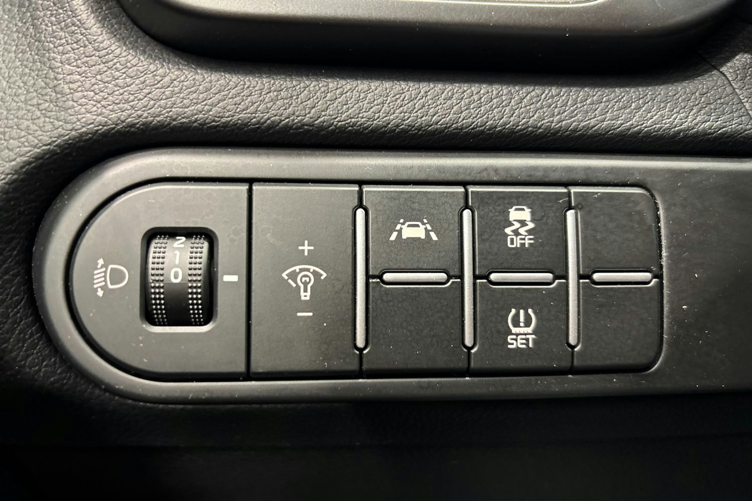 Punainen Kia ceed 2021 kuva 17.