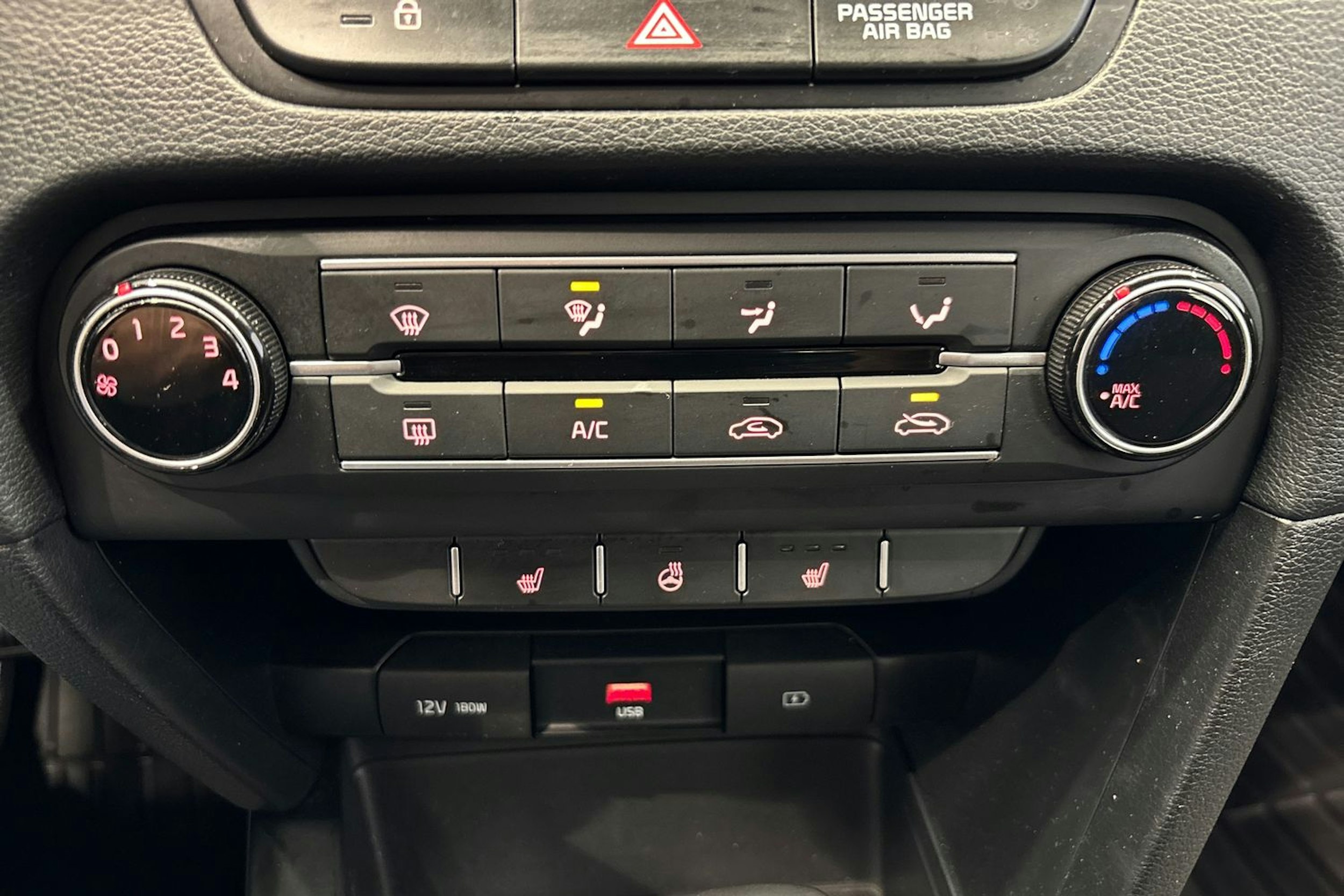 Punainen Kia ceed 2021 kuva 19.