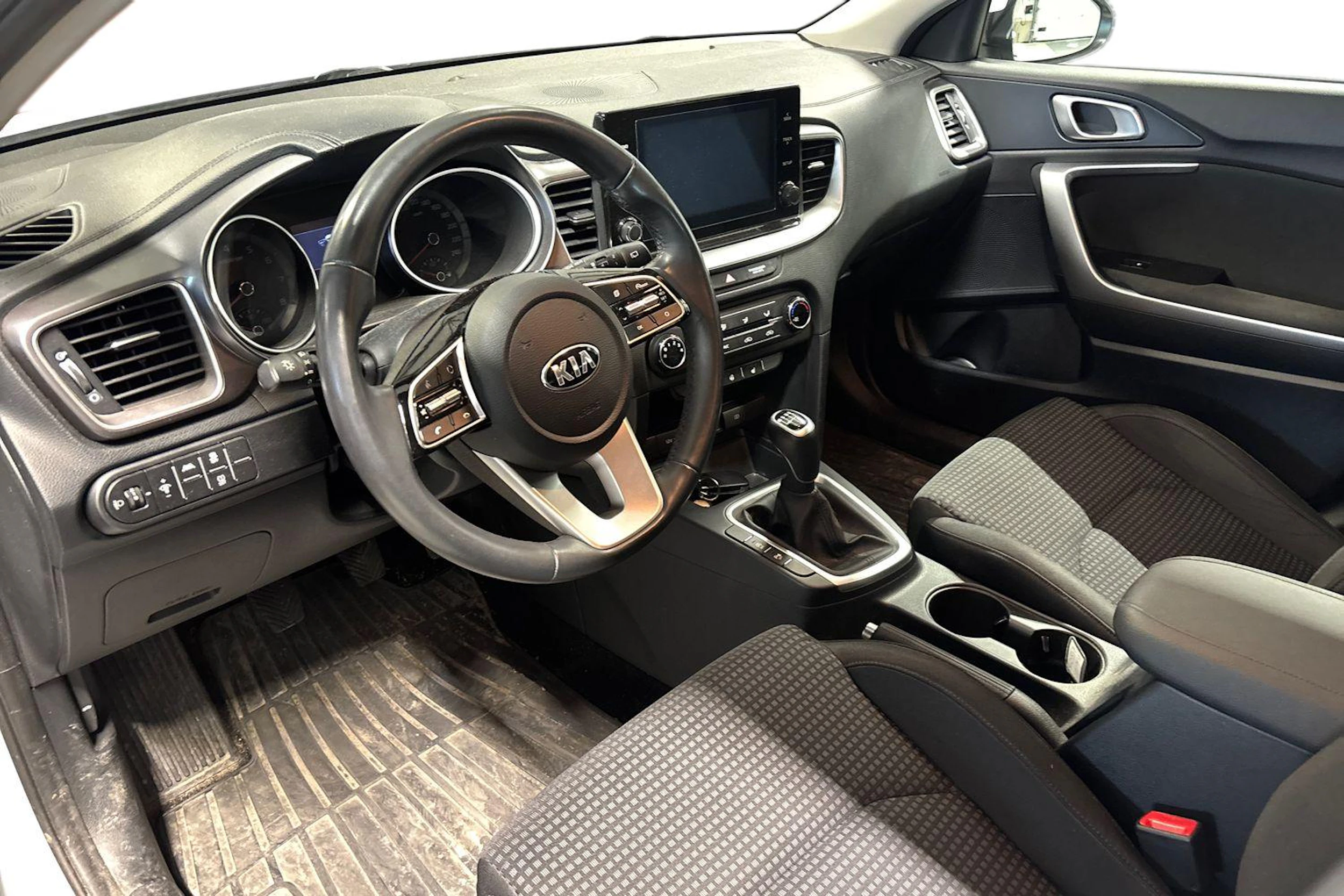 valkoinen Kia Ceed 2021 kuva 3.