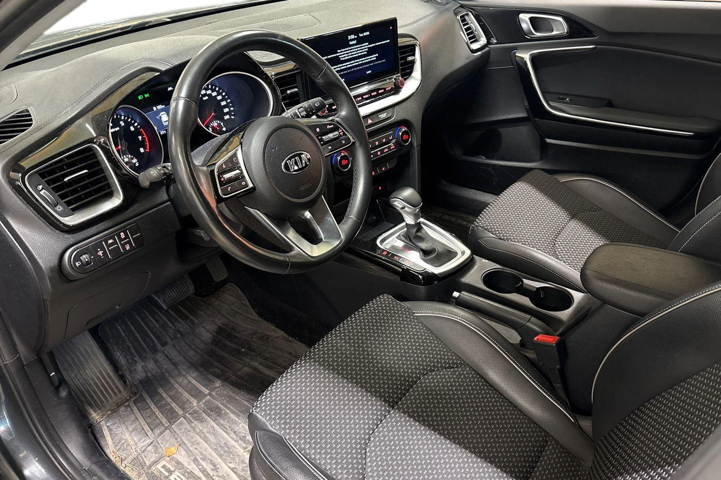 harmaa Kia Ceed 2021 kuva 3.