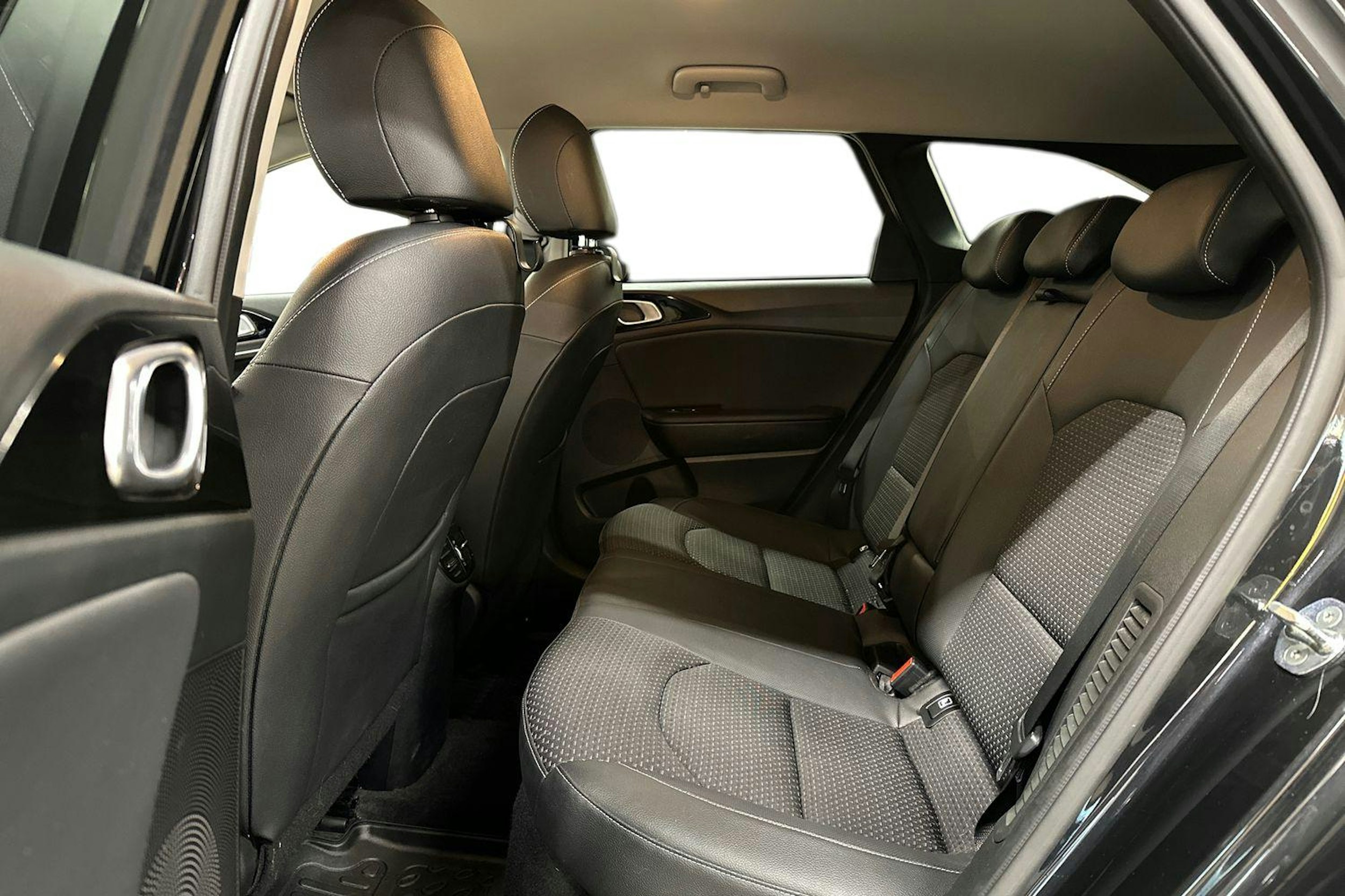 musta Kia Ceed 2021 kuva 10.