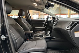 musta Kia Ceed 2021 kuva 14.