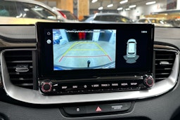 musta Kia Ceed 2021 kuva 17.