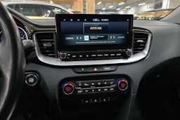 musta Kia Ceed 2021 kuva 21.