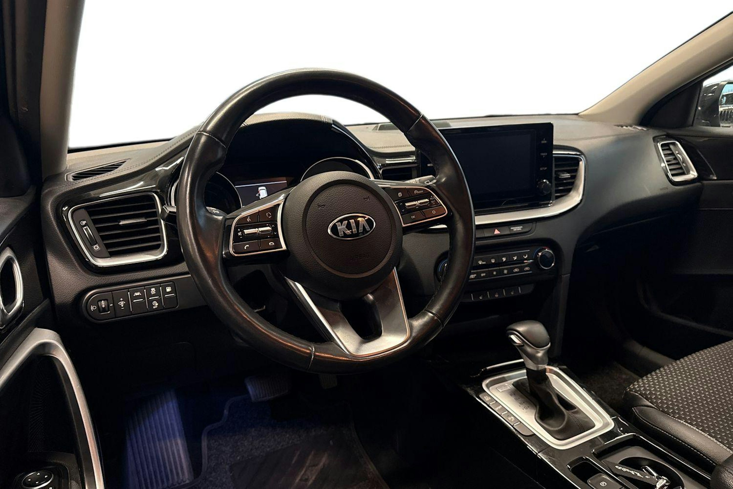 Musta Kia ceed 2021 kuva 7.