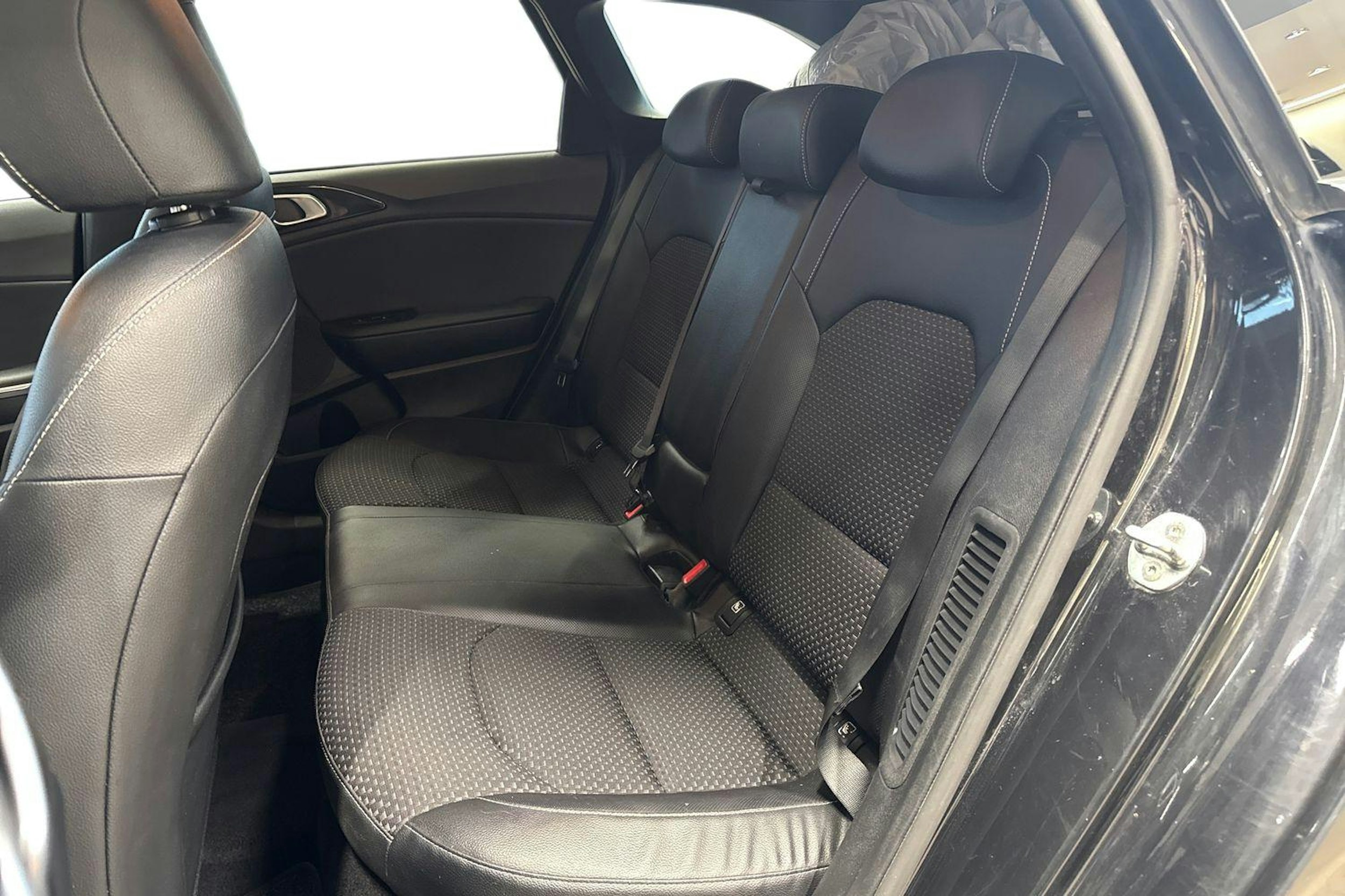 Musta Kia ceed 2021 kuva 10.