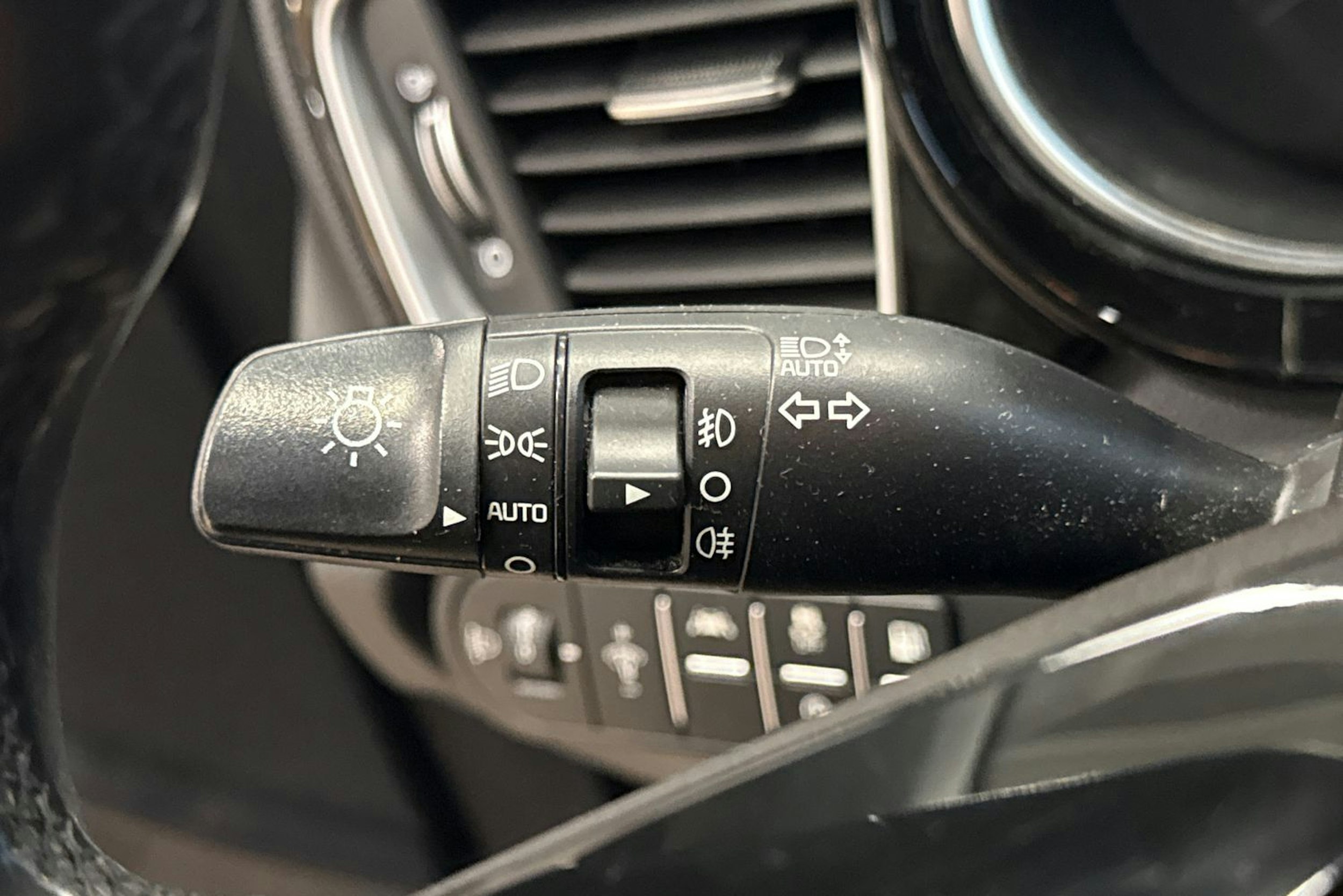 Musta Kia ceed 2021 kuva 17.