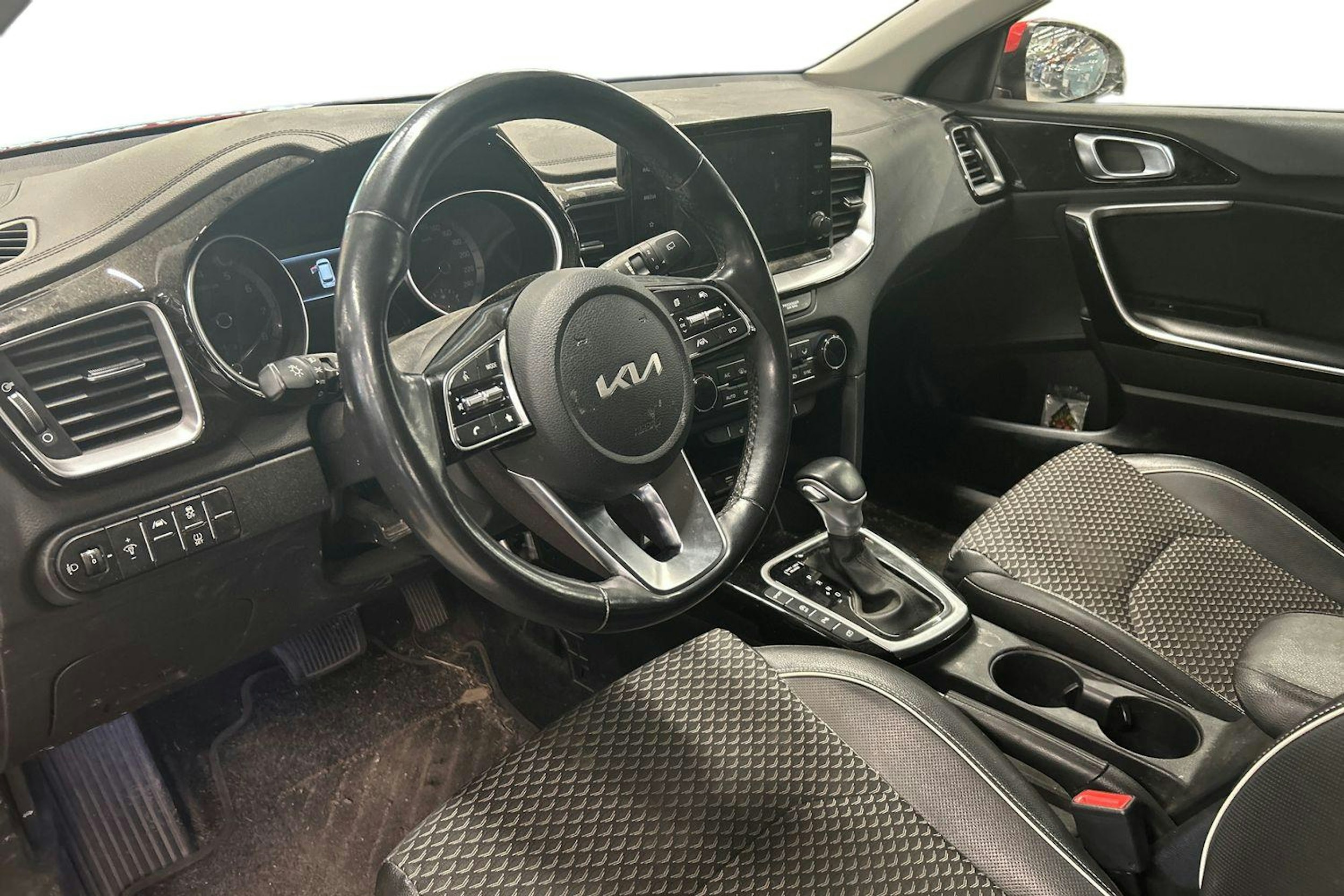 punainen Kia Ceed 2021 kuva 3.