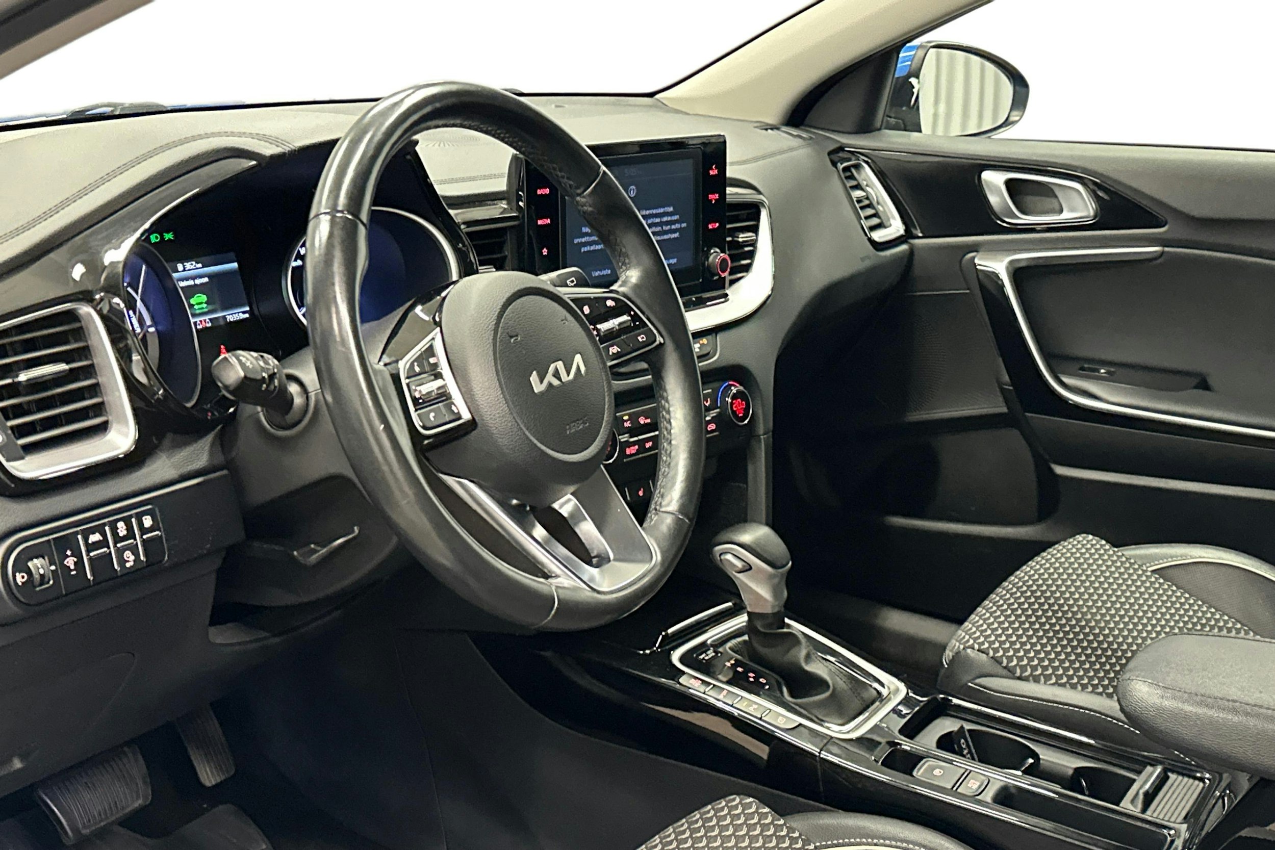 sininen Kia Ceed 2022 kuva 7.