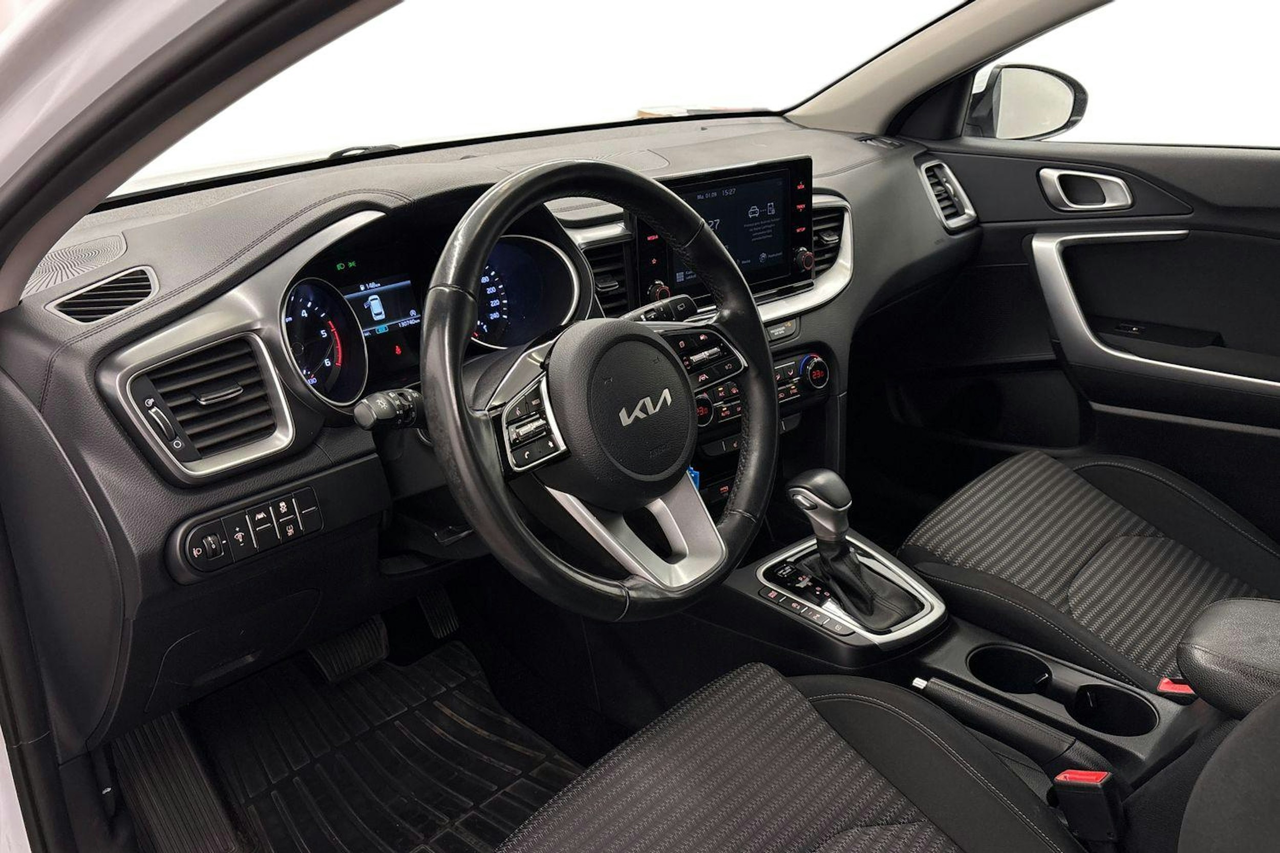 Valkoinen Kia Ceed 2022 kuva 7.