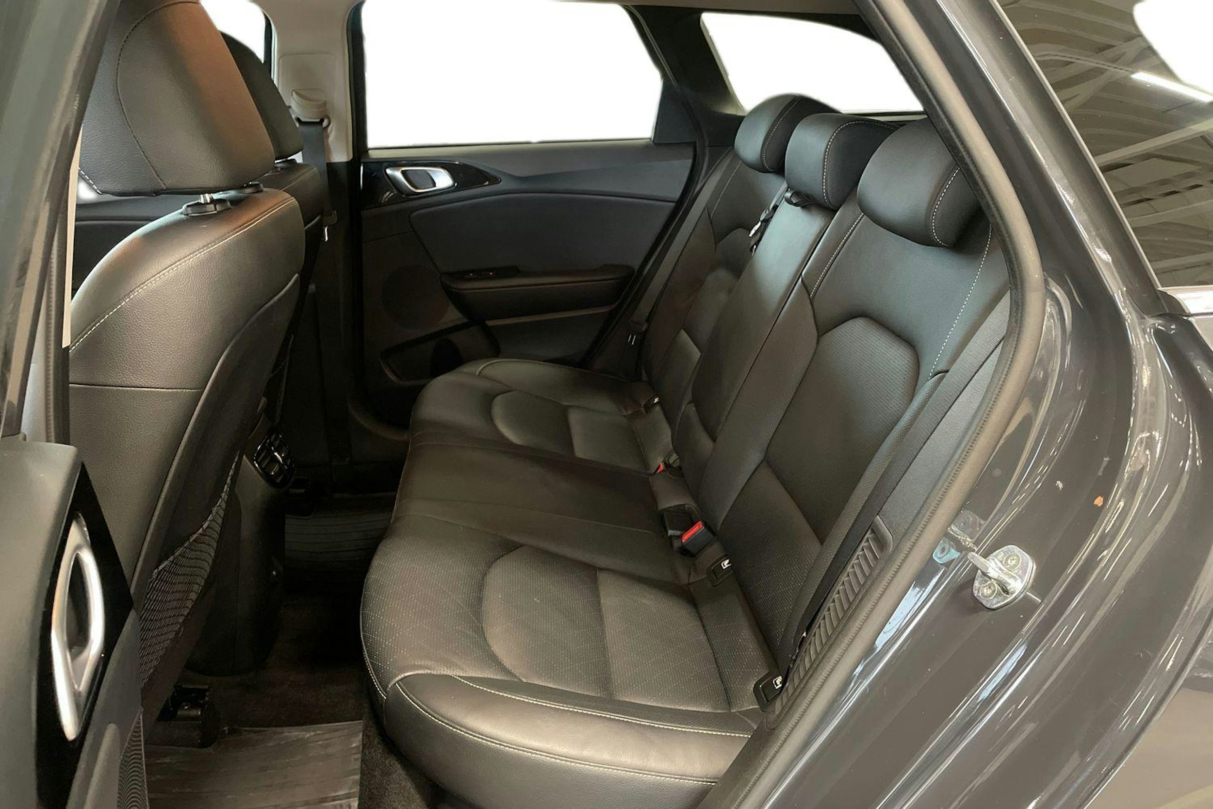 harmaa Kia Ceed 2022 kuva 8.