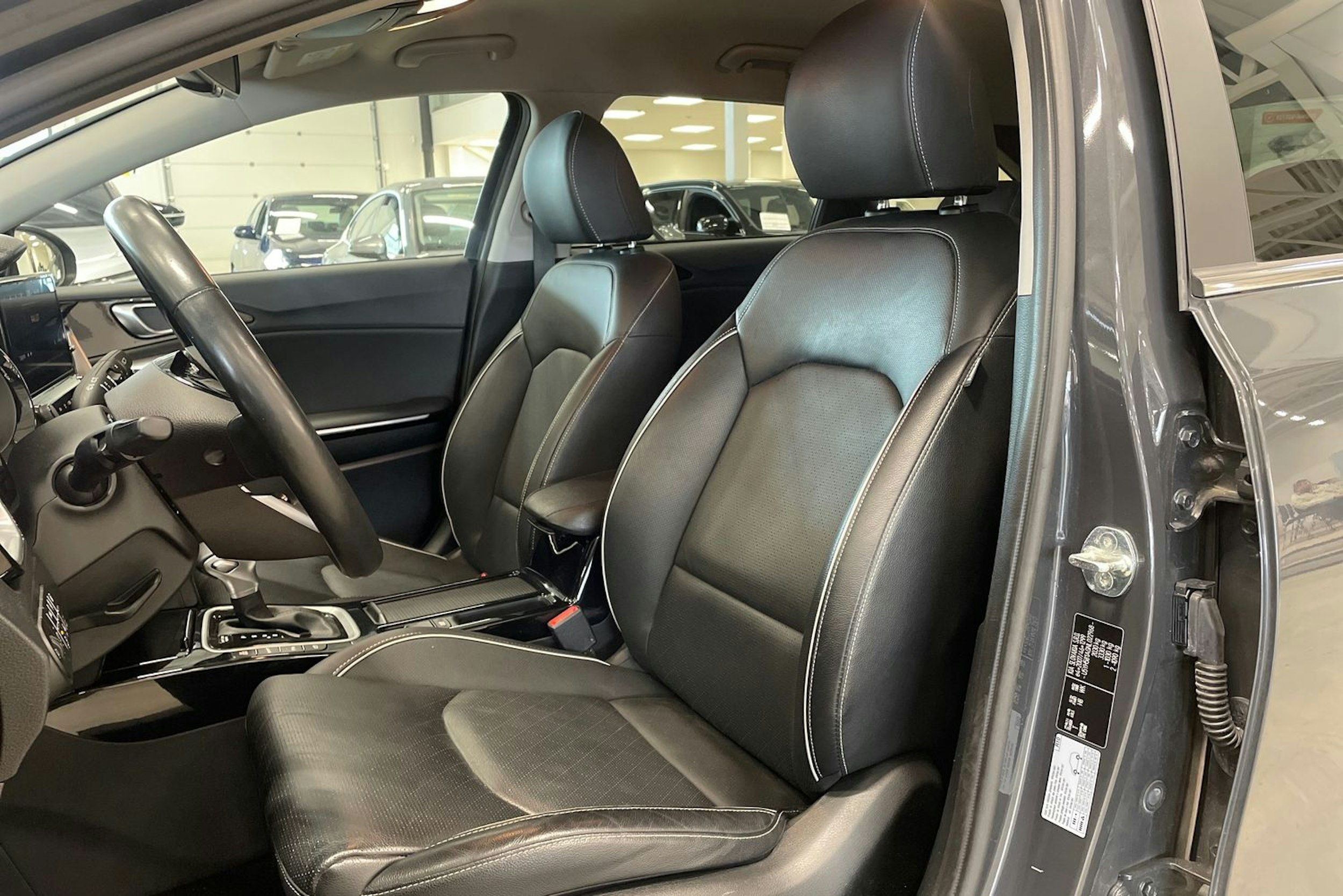 harmaa Kia Ceed 2022 kuva 11.