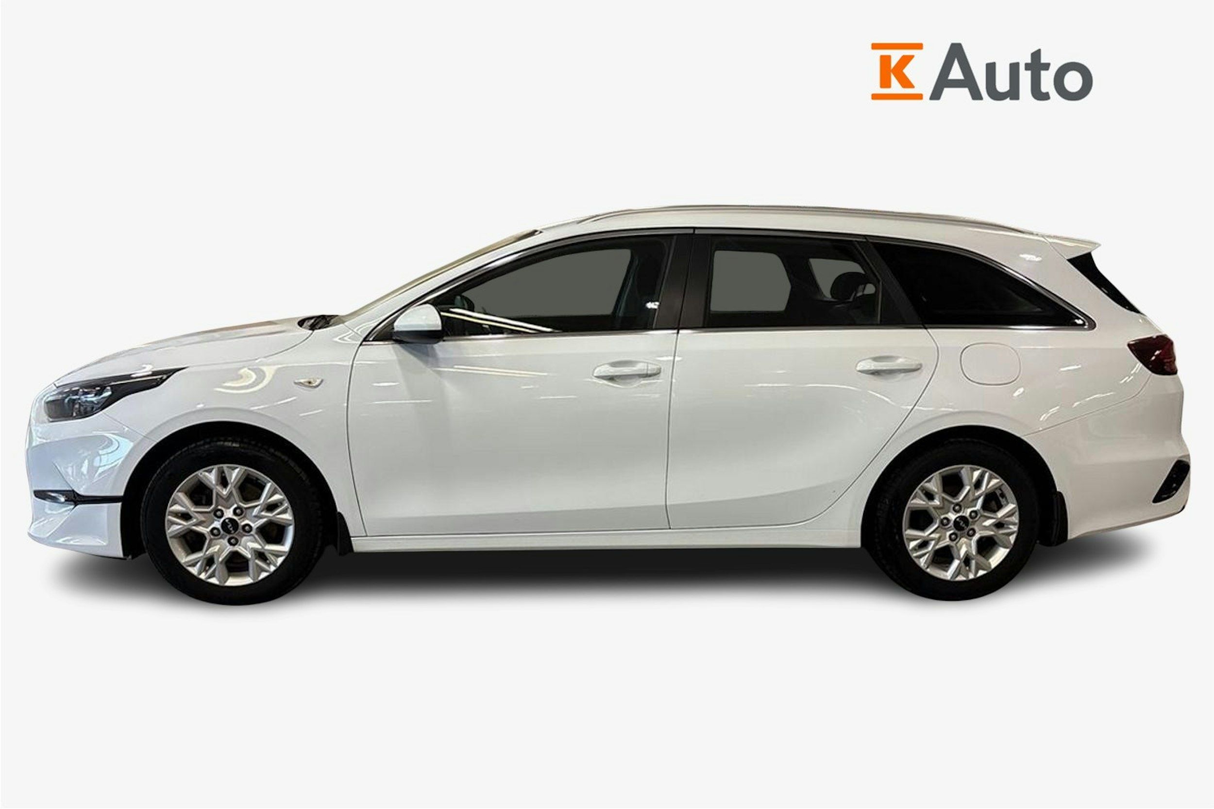 Valkoinen Kia ceed 2022 kuva 6.