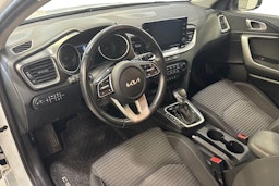 Valkoinen Kia ceed 2022 kuva 7.