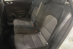 Valkoinen Kia ceed 2022 kuva 14.