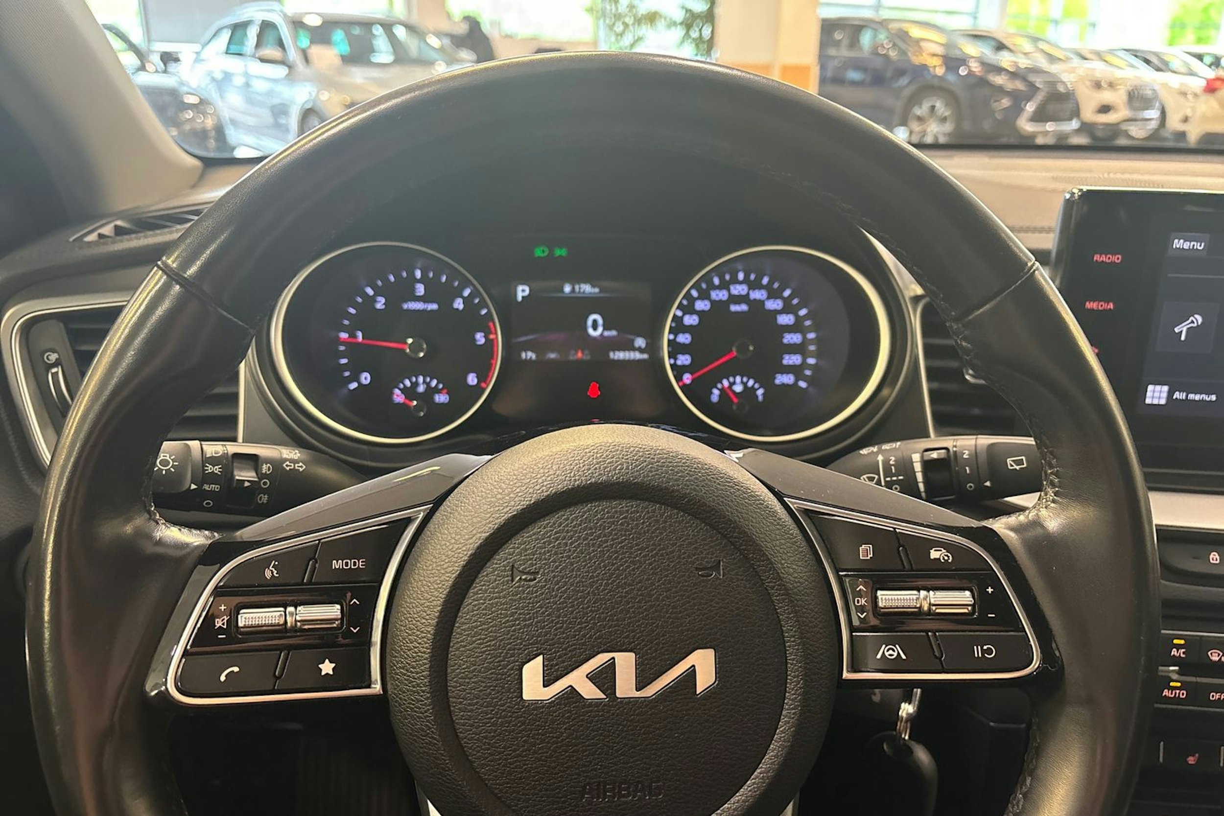 Valkoinen Kia ceed 2022 kuva 15.