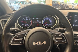 Valkoinen Kia ceed 2022 kuva 15.
