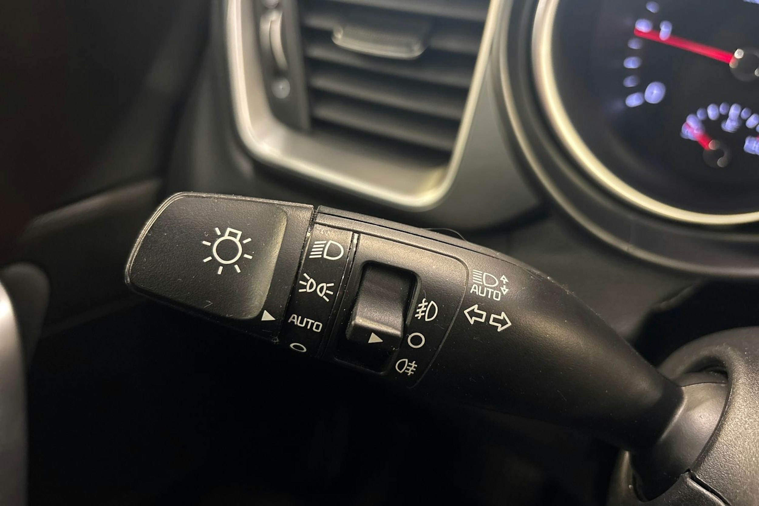 Valkoinen Kia ceed 2022 kuva 17.