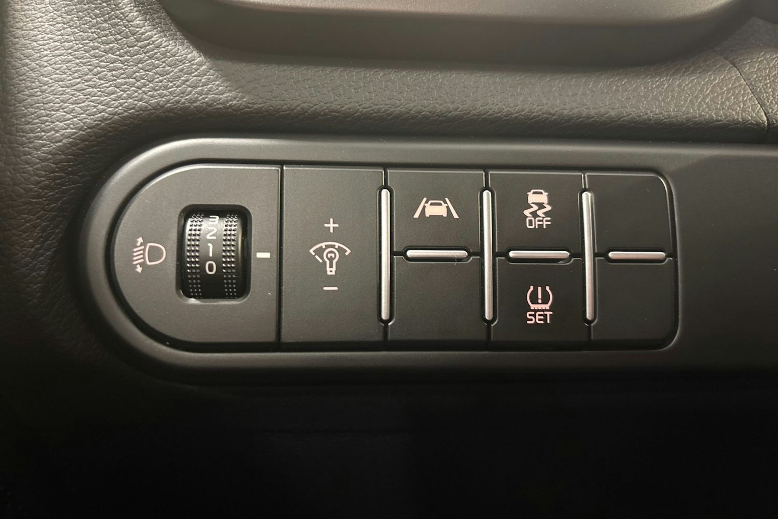 Valkoinen Kia ceed 2022 kuva 18.