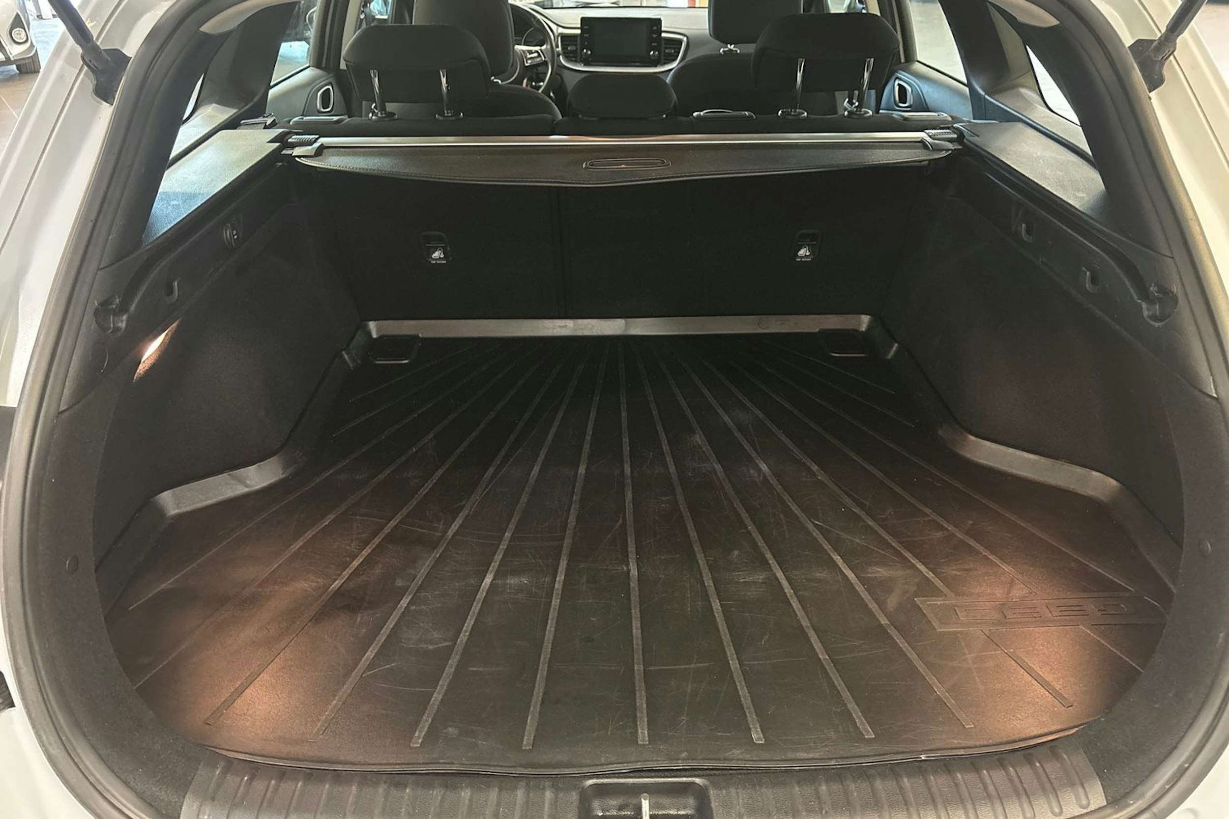Valkoinen Kia ceed 2022 kuva 21.