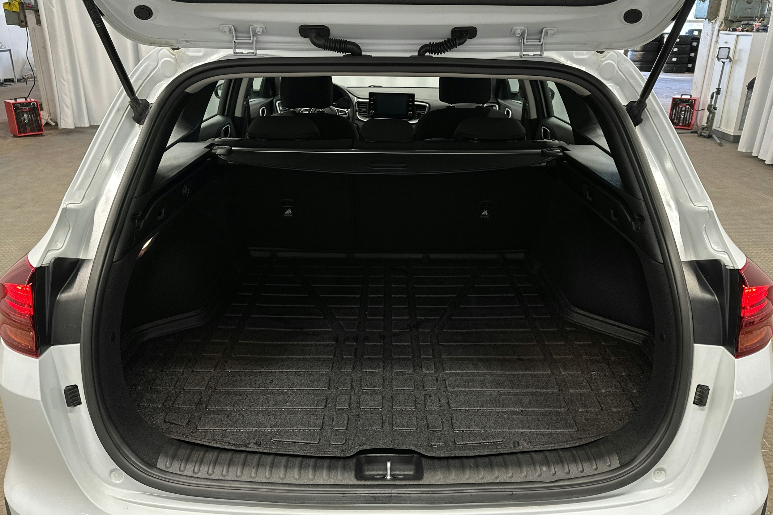 valkoinen Kia Ceed 2022 kuva 14.