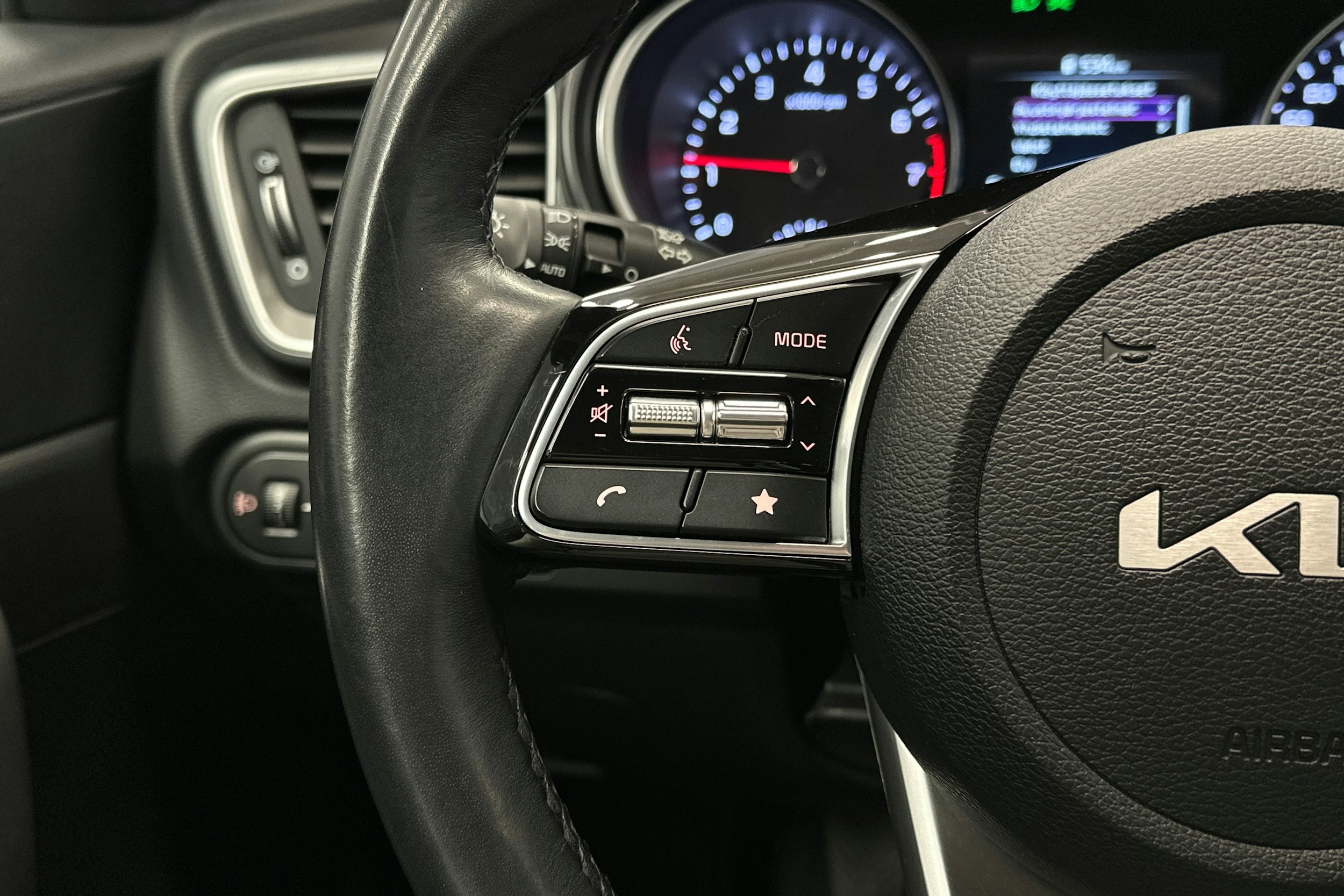 valkoinen Kia Ceed 2022 kuva 17.