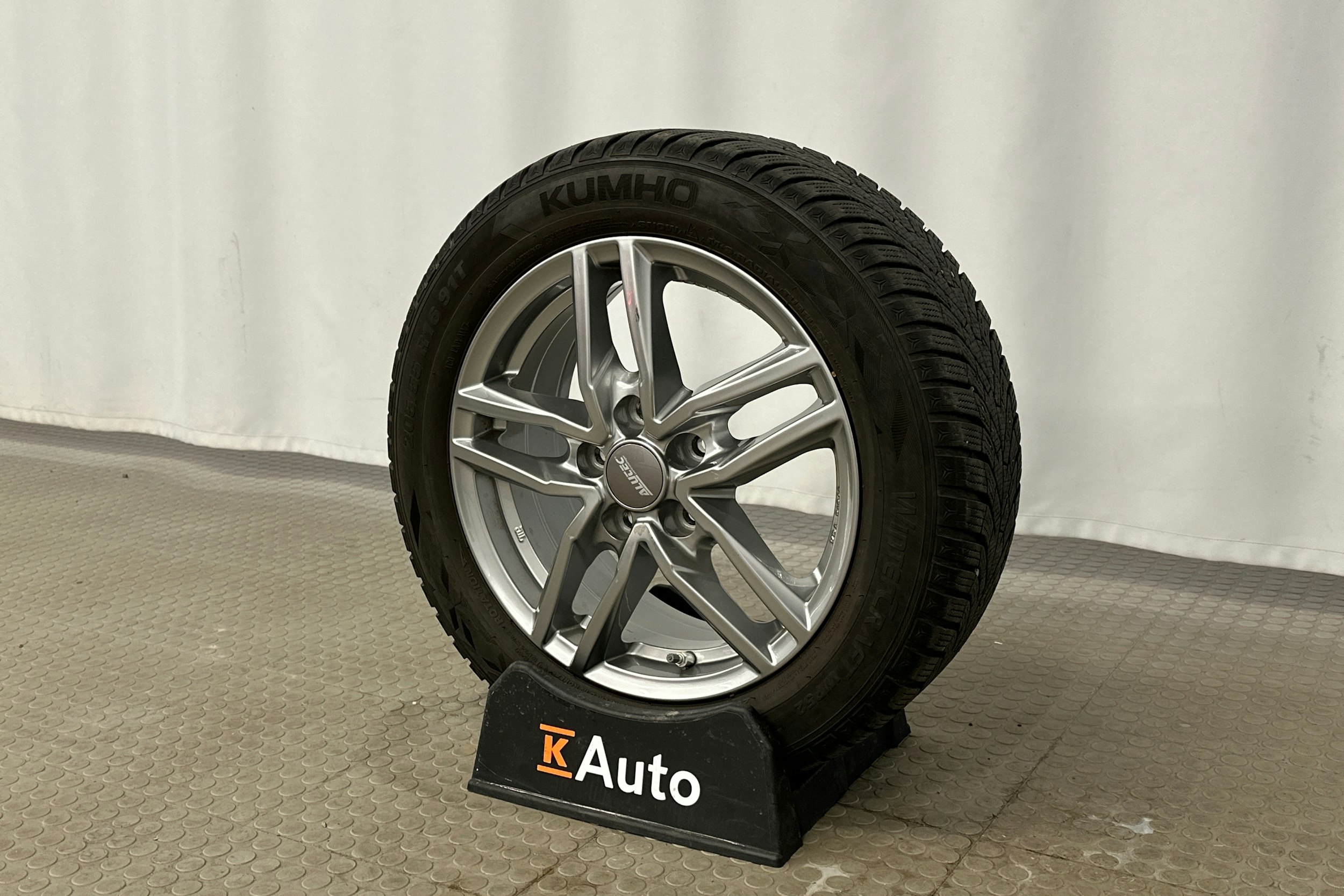 harmaa Kia Ceed 2023 kuva 13.