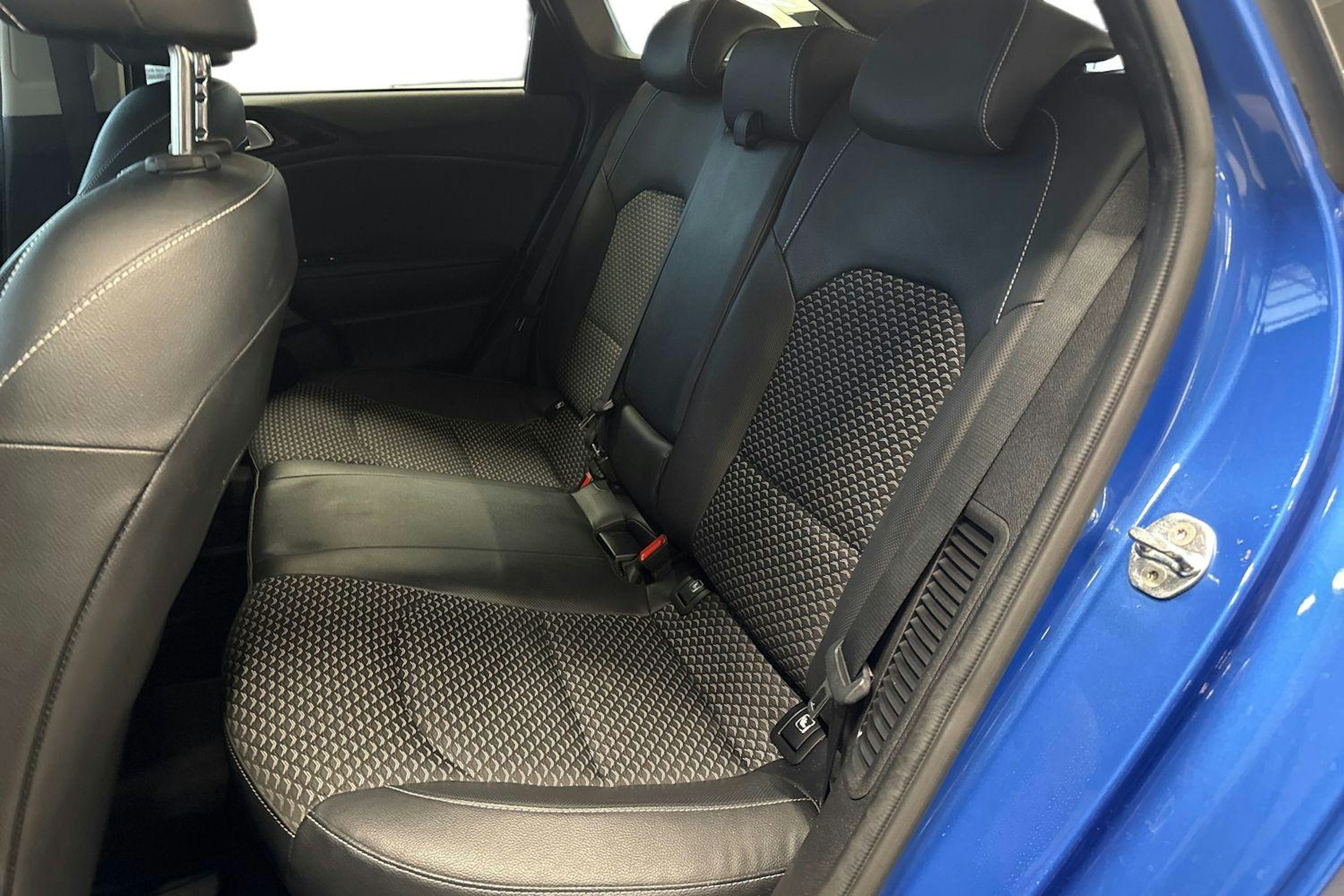 sininen Kia Ceed 2023 kuva 10.