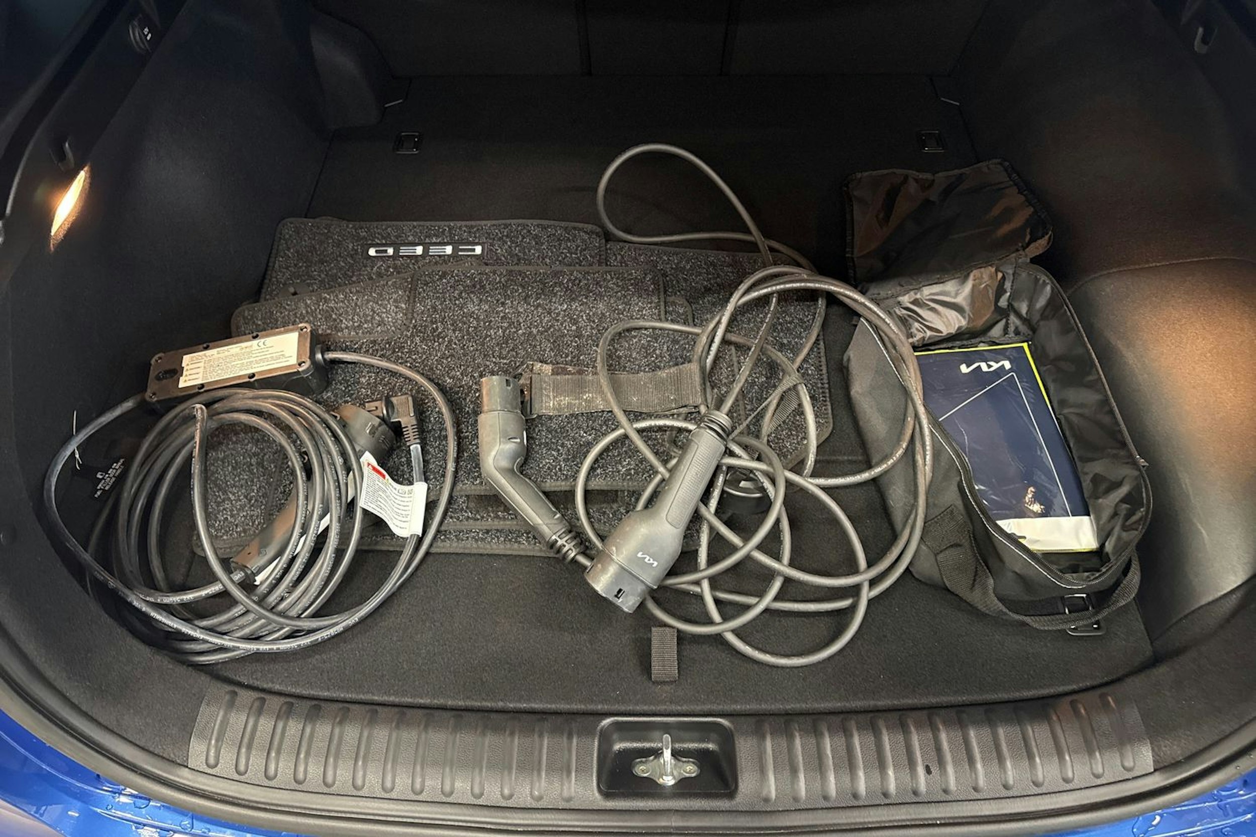 sininen Kia Ceed 2023 kuva 16.