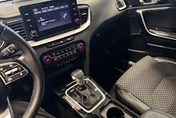 sininen Kia Ceed 2023 kuva 29.