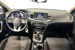 musta Kia Ceed 2023 kuva 8.