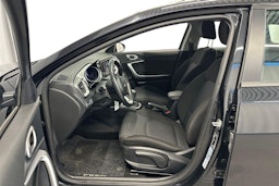 musta Kia Ceed 2023 kuva 9.