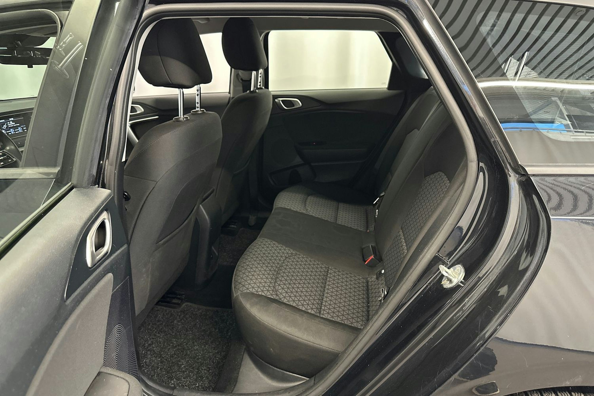 musta Kia Ceed 2023 kuva 10.