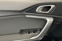 musta Kia Ceed 2023 kuva 14.