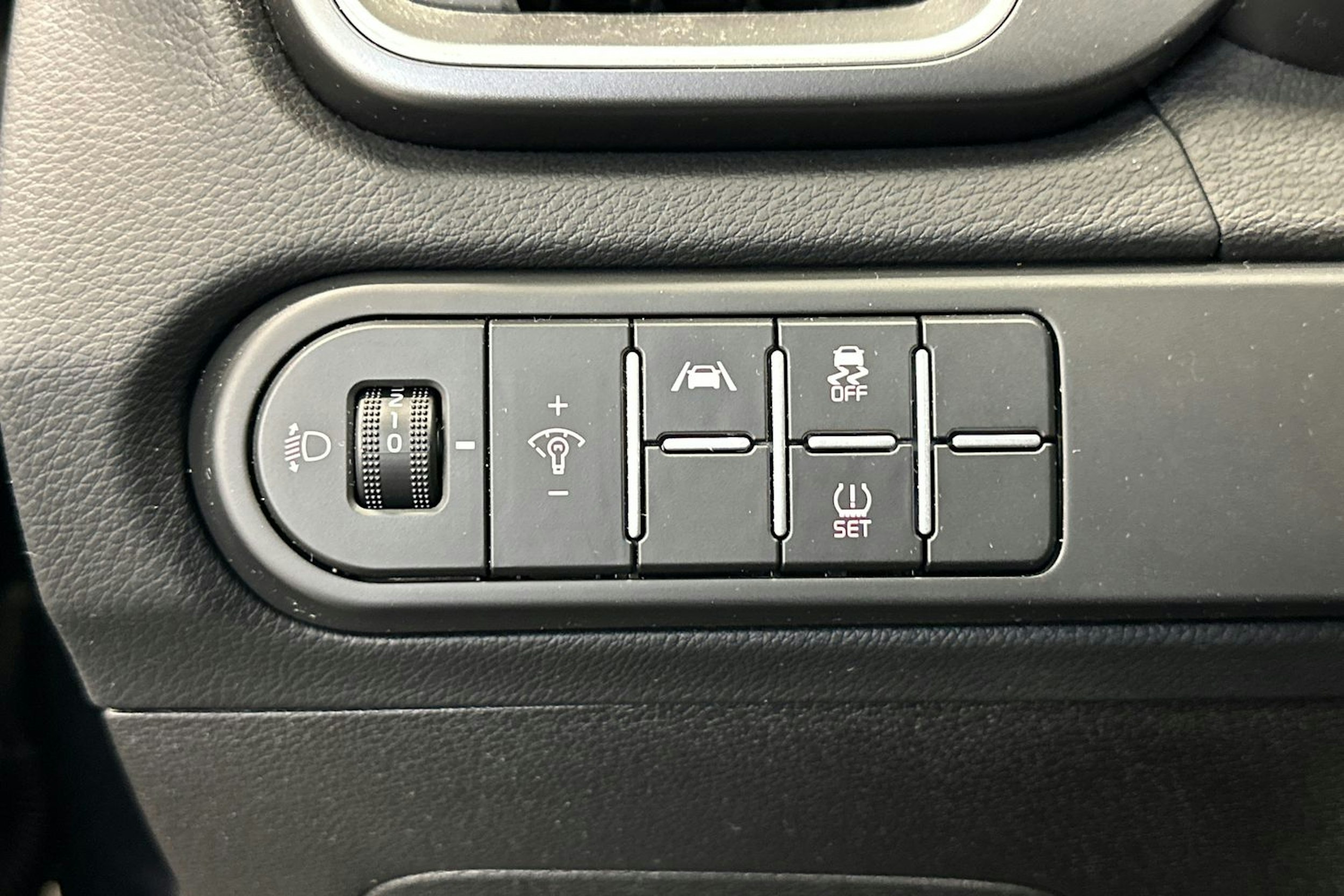 musta Kia Ceed 2023 kuva 15.