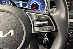 musta Kia Ceed 2023 kuva 17.