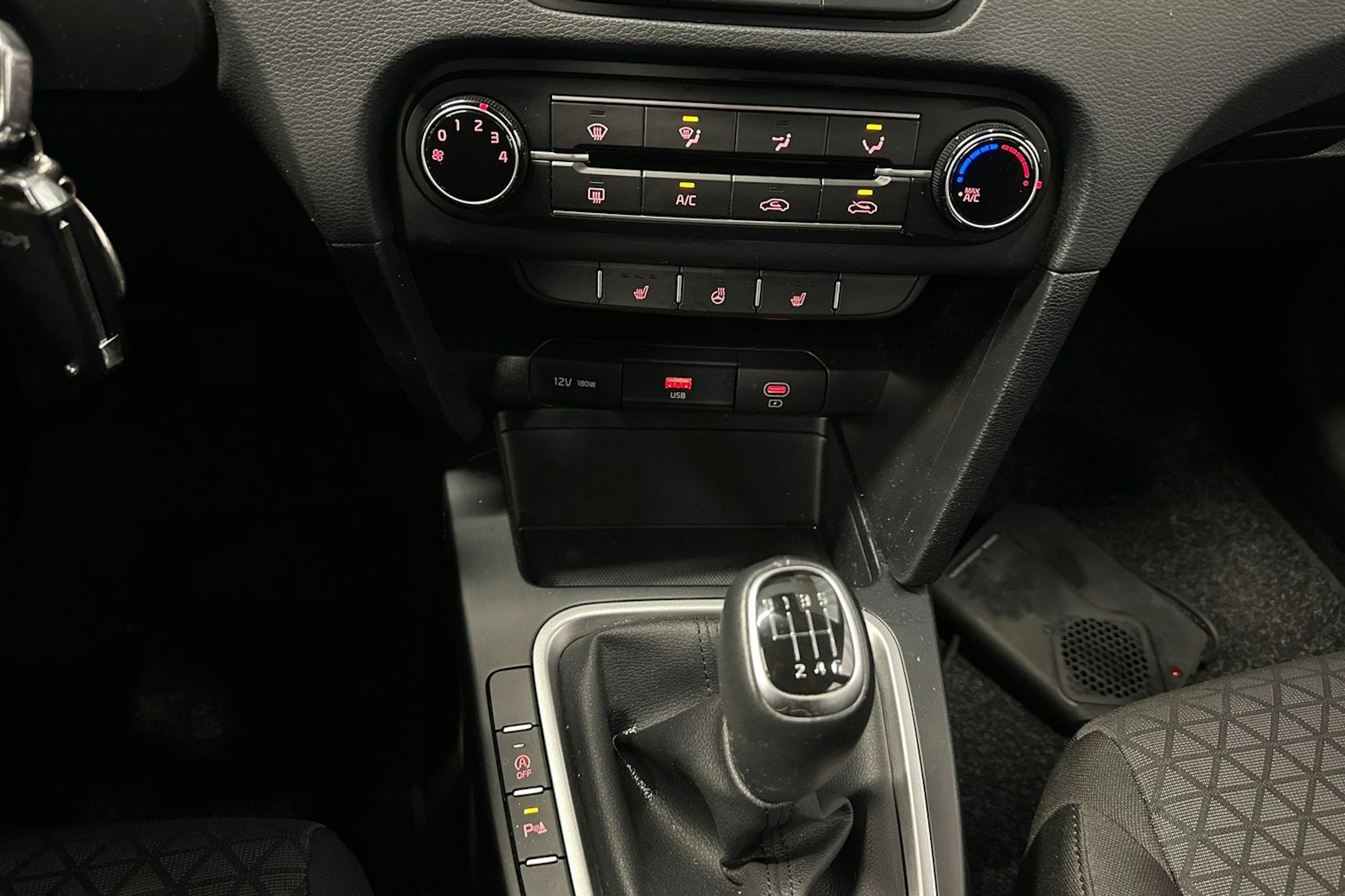 musta Kia Ceed 2023 kuva 20.