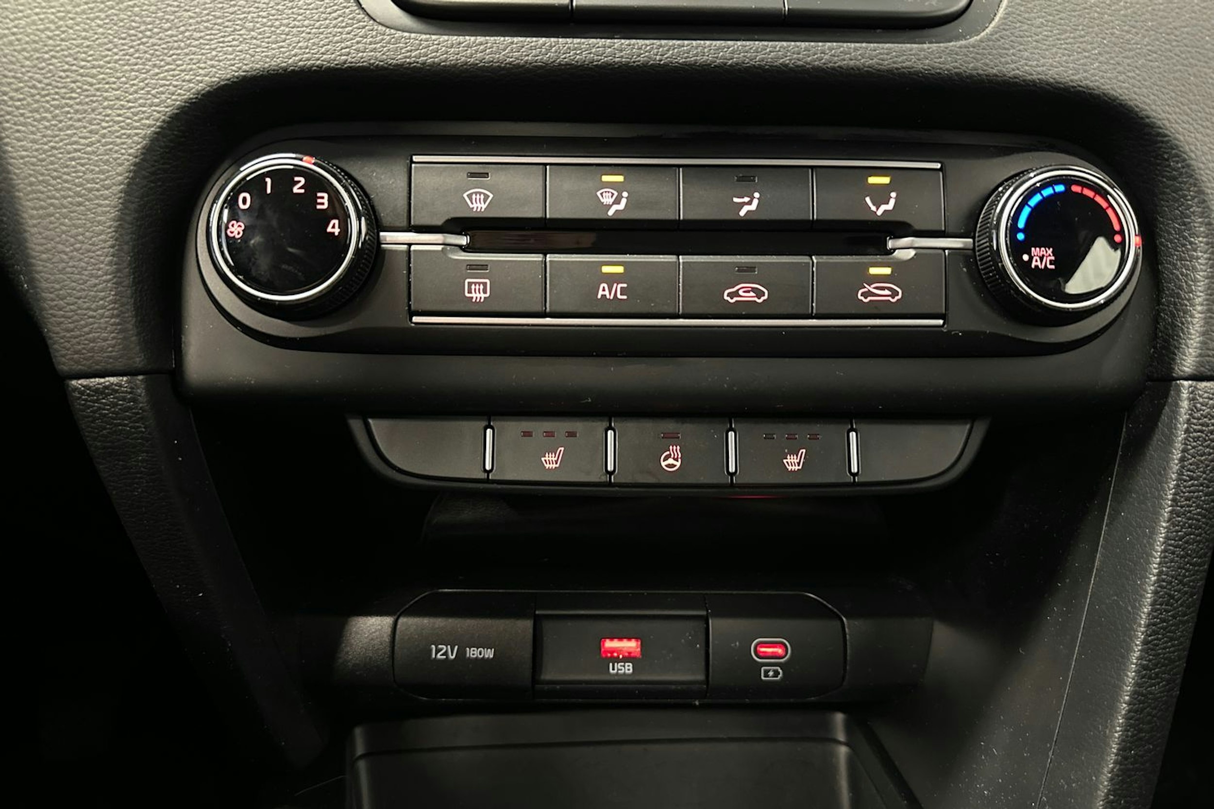 musta Kia Ceed 2023 kuva 21.