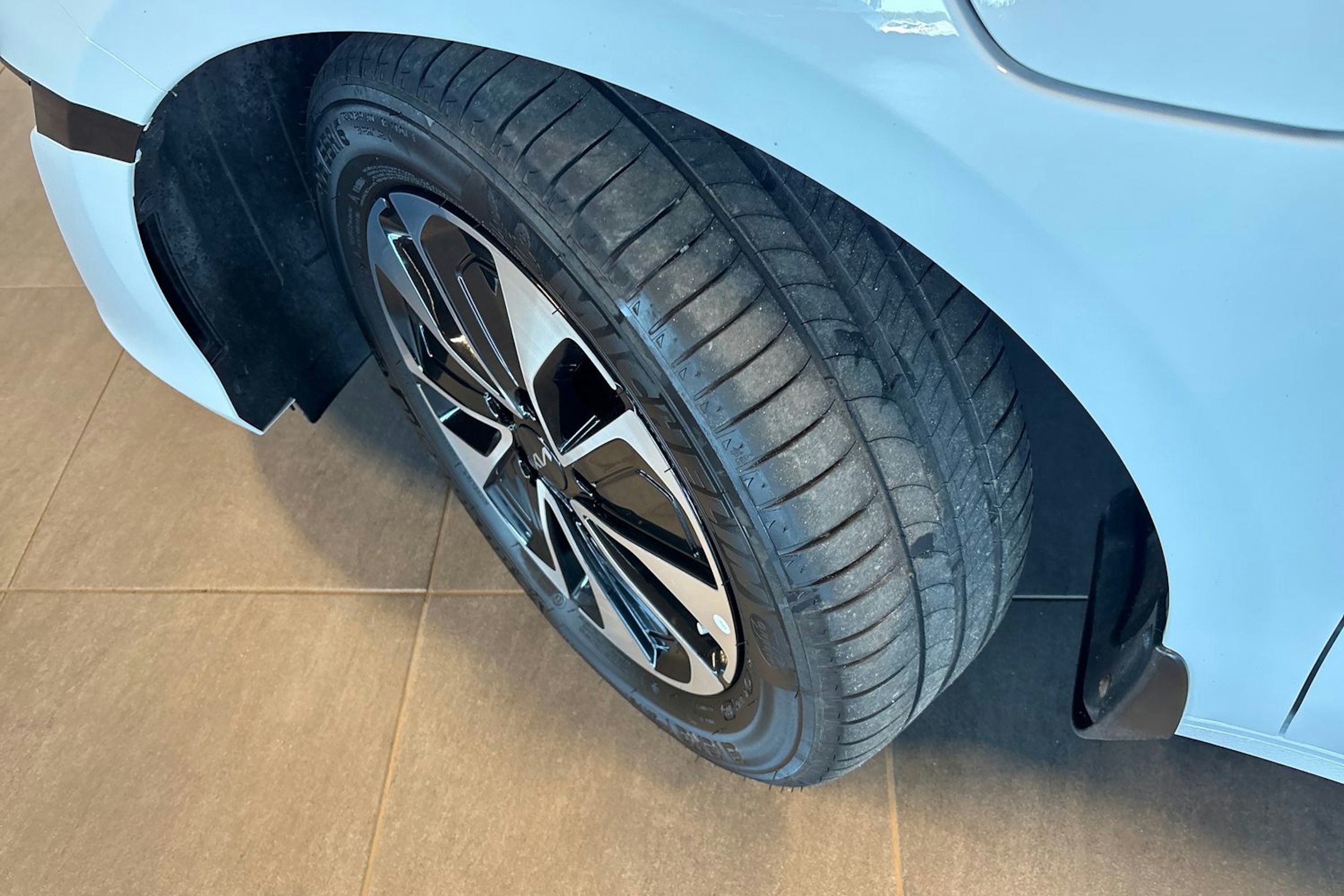 valkoinen Kia Ceed 2023 kuva 13.
