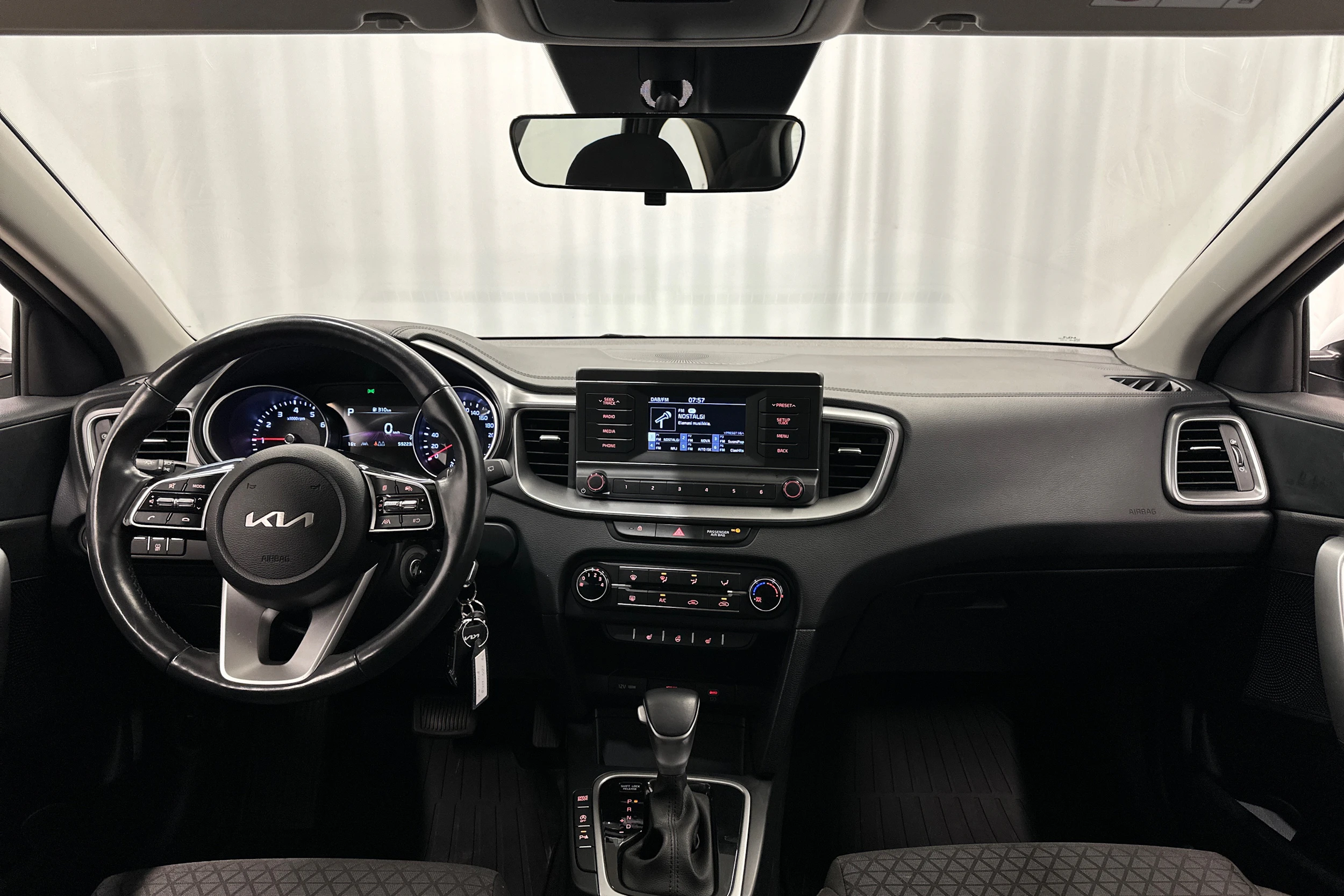 valkoinen Kia Ceed 2023 kuva 11.