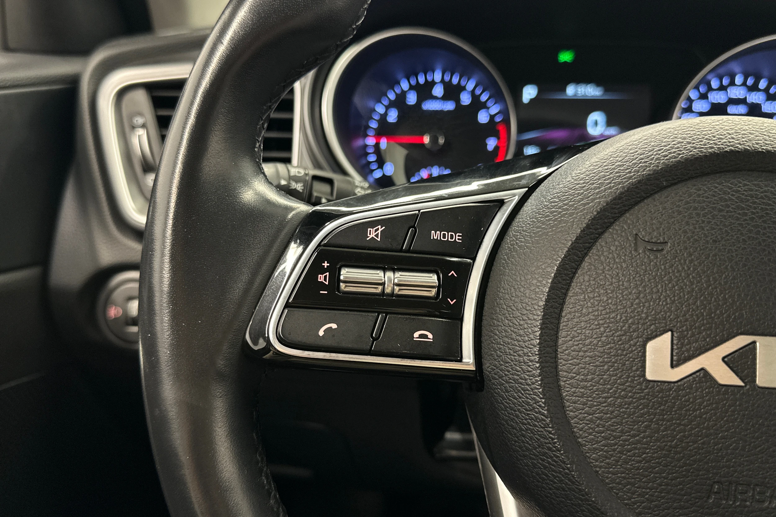 valkoinen Kia Ceed 2023 kuva 13.